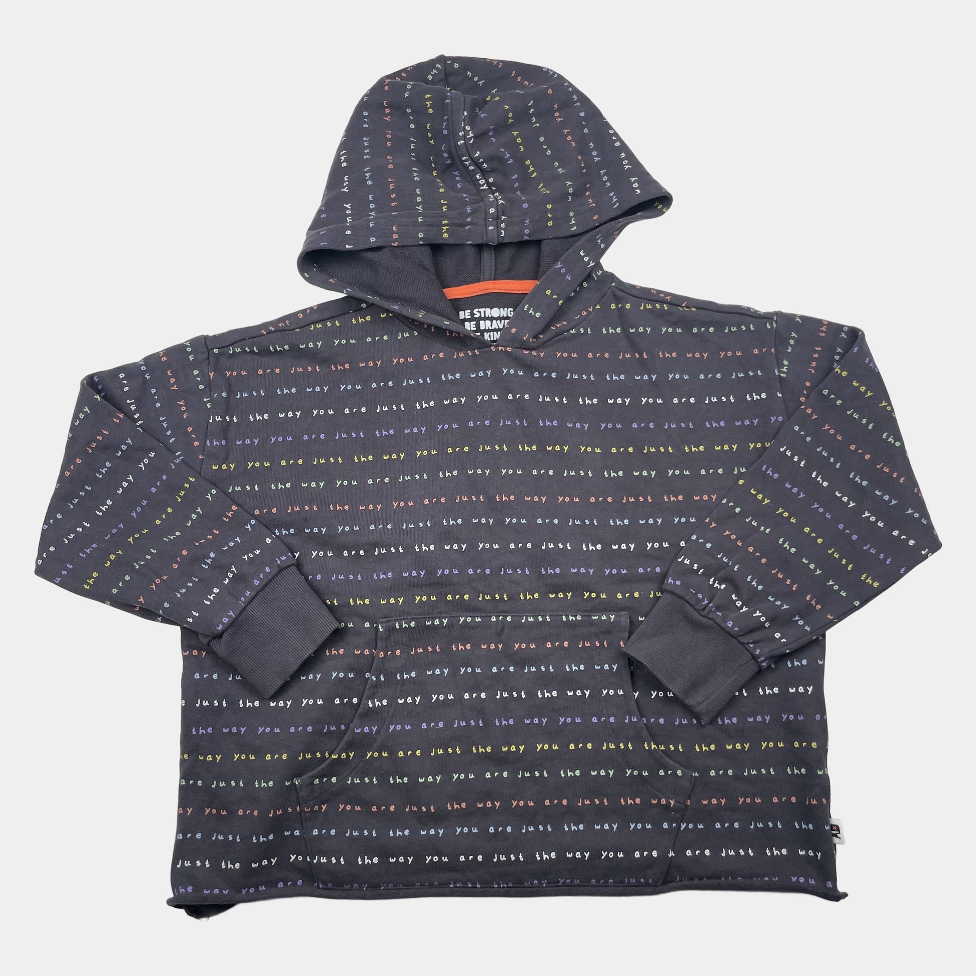 Dunkelgrauer Kinder-Hoodie mit buntem Schriftzugmuster, Kapuze und Kängurutasche, Größe 7–8 Jahre