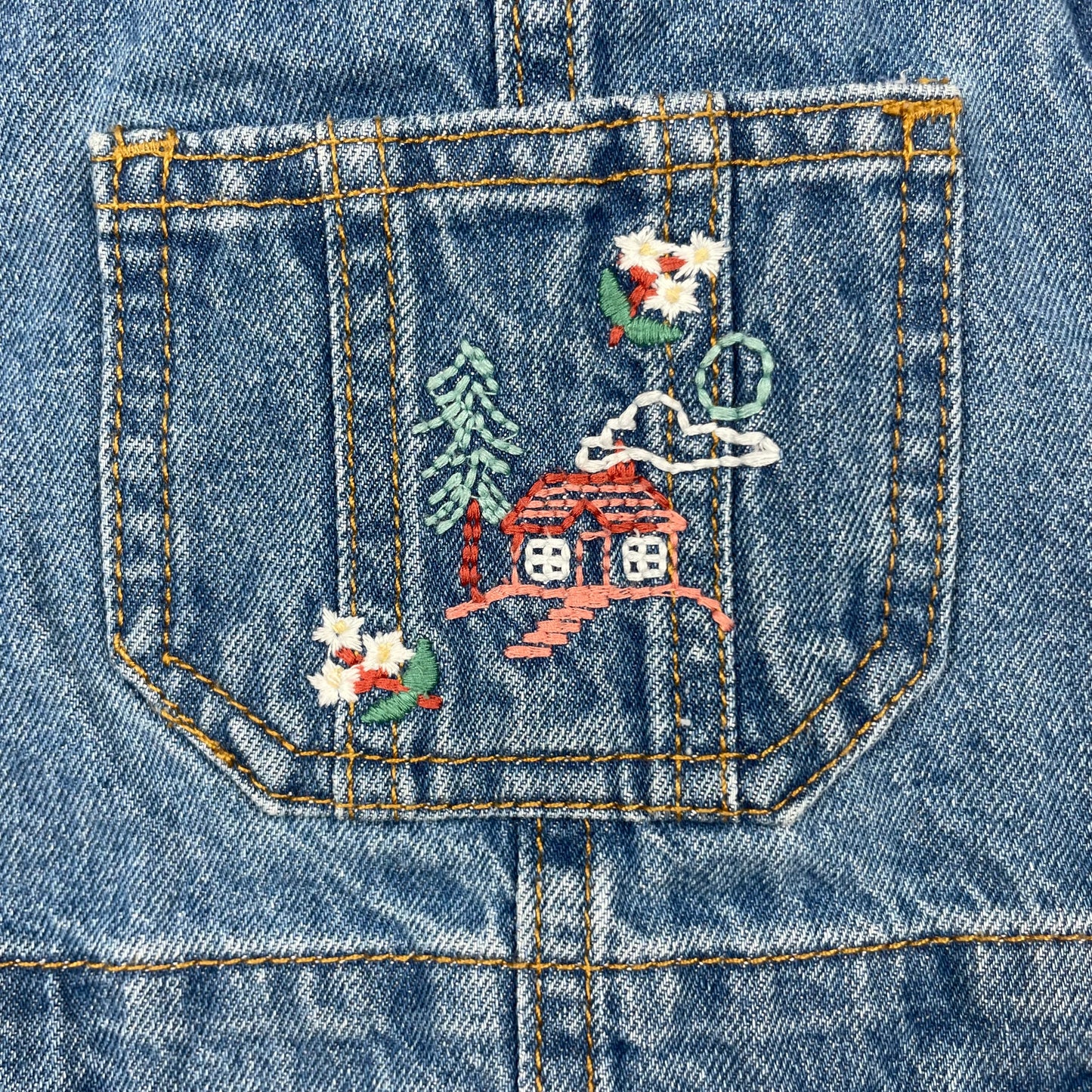 Jeans-Latzkleid für Kinder mit Stickereien, Größe 110