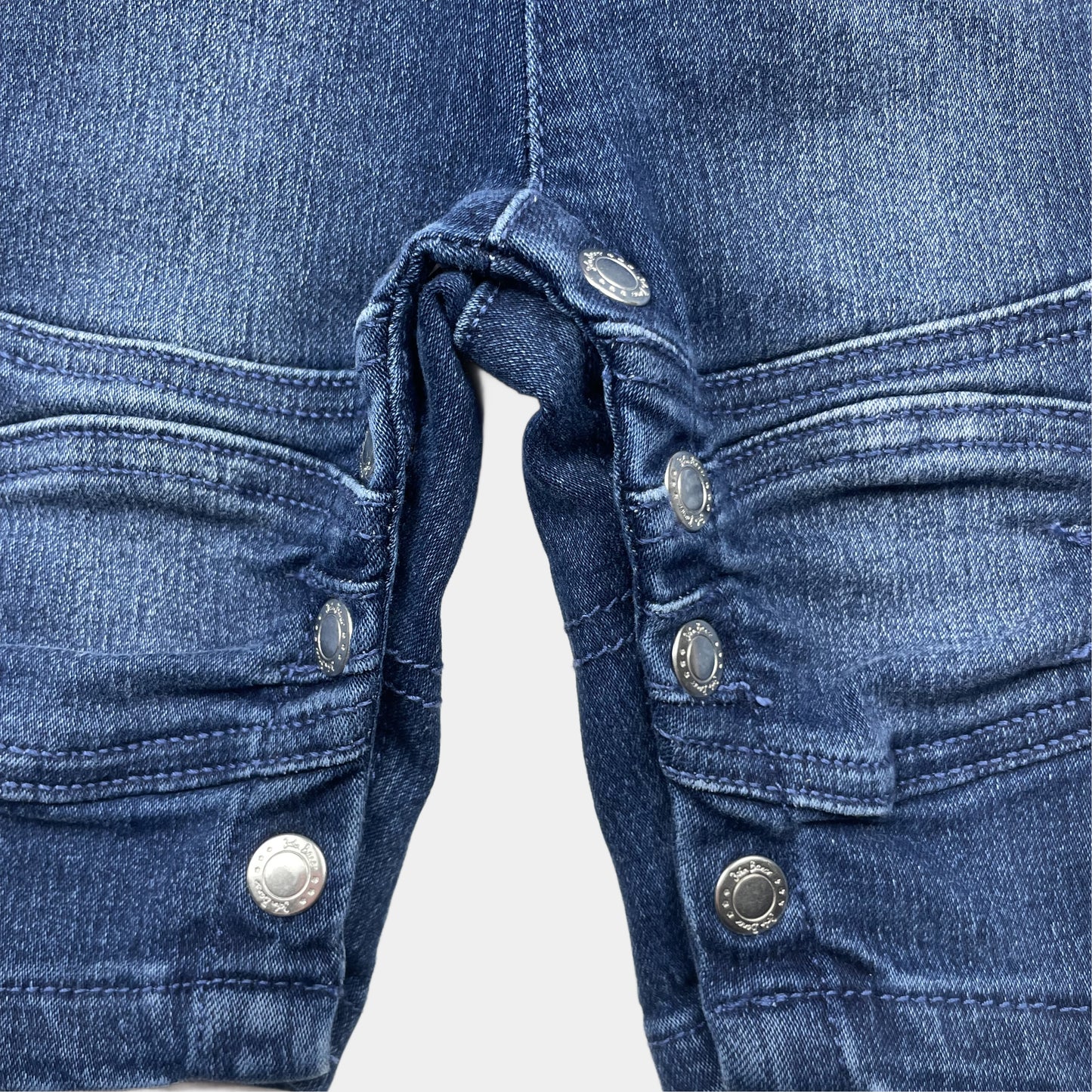 Dunkelblaue Denim-Latzhose für Babys, Größe 62 – detail