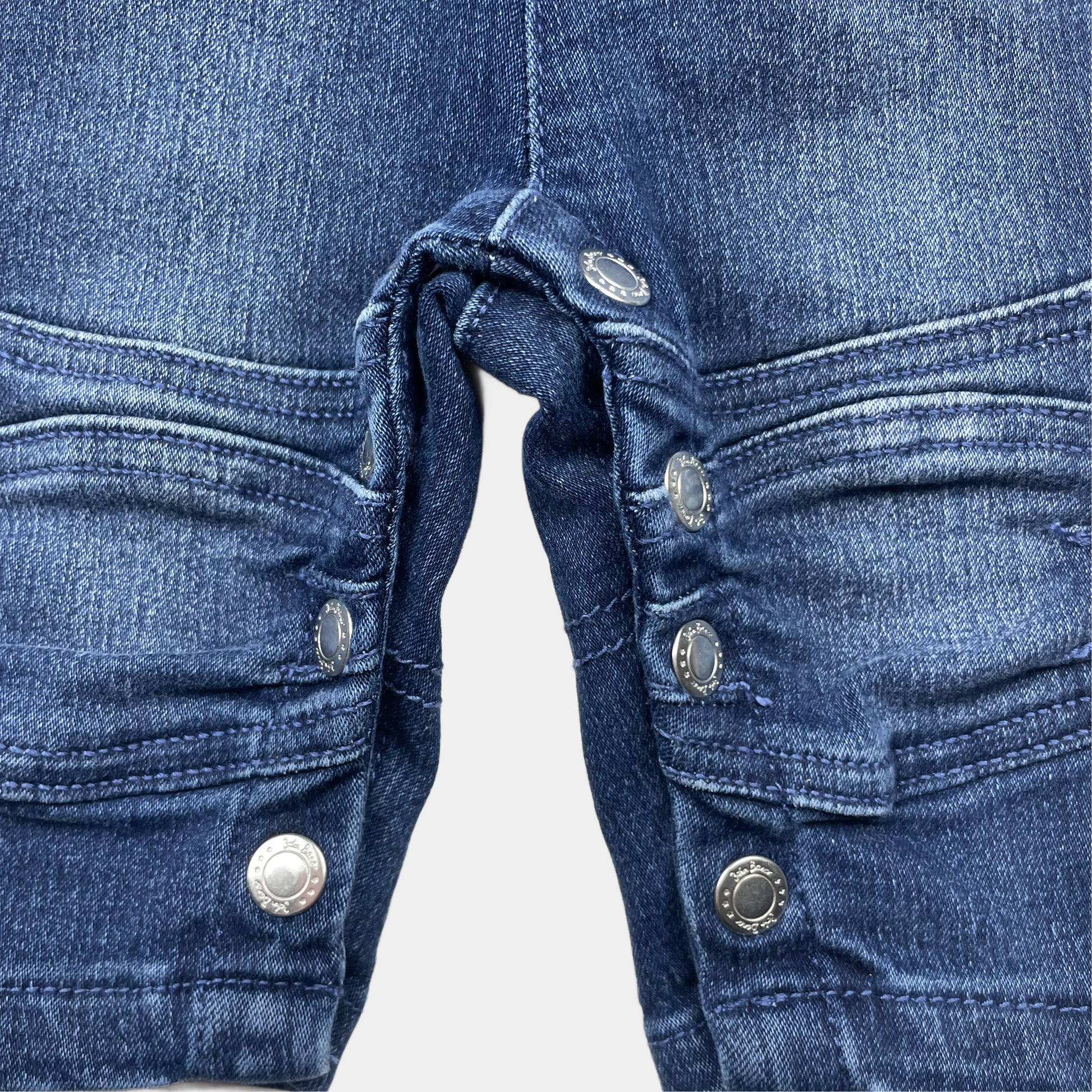 Dunkelblaue Denim-Latzhose für Babys, Größe 62 – detail