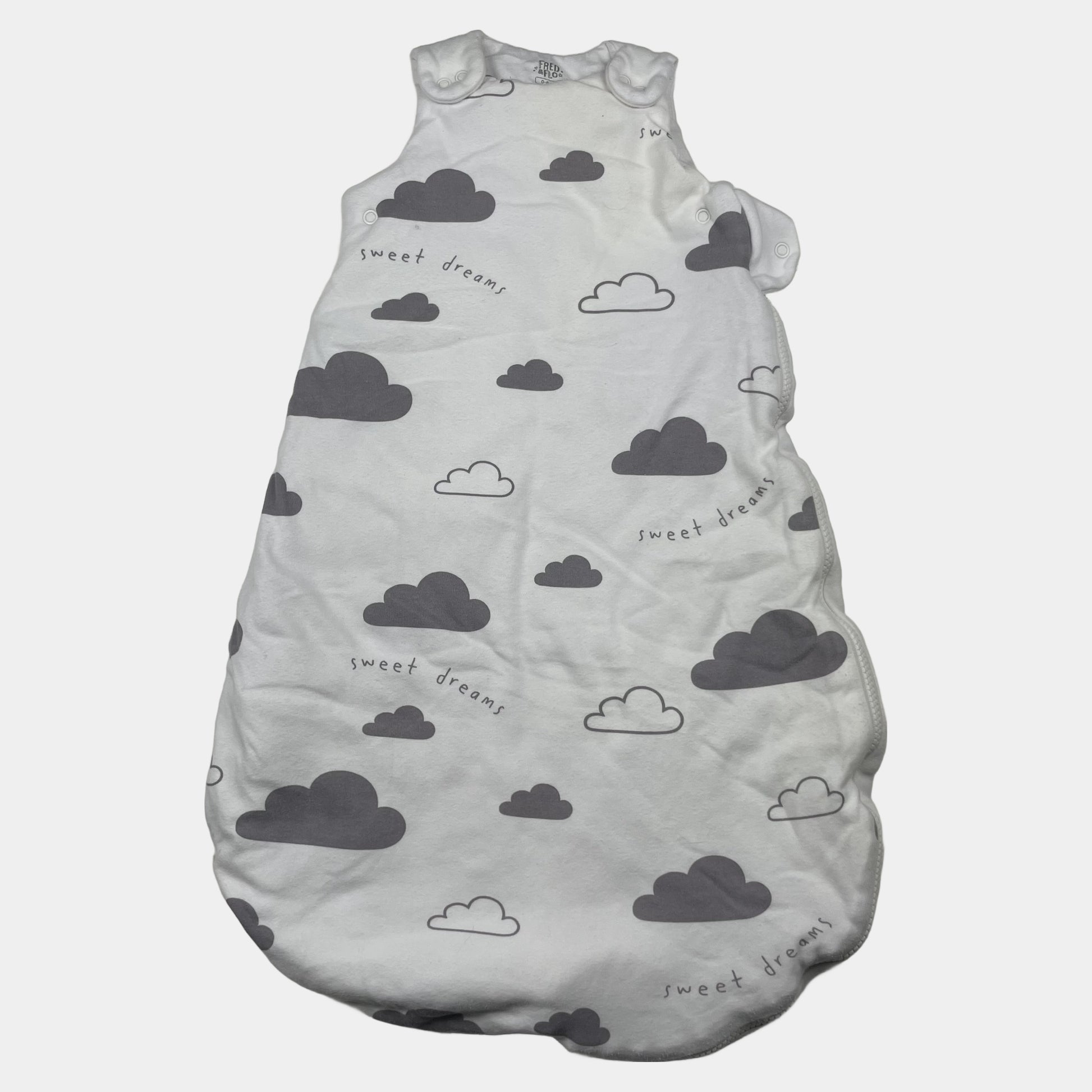 Weißer Babyschlafsack mit grauen Wolken und „sweet dreams“-Schrift, F&F, 0–6 Monate – front