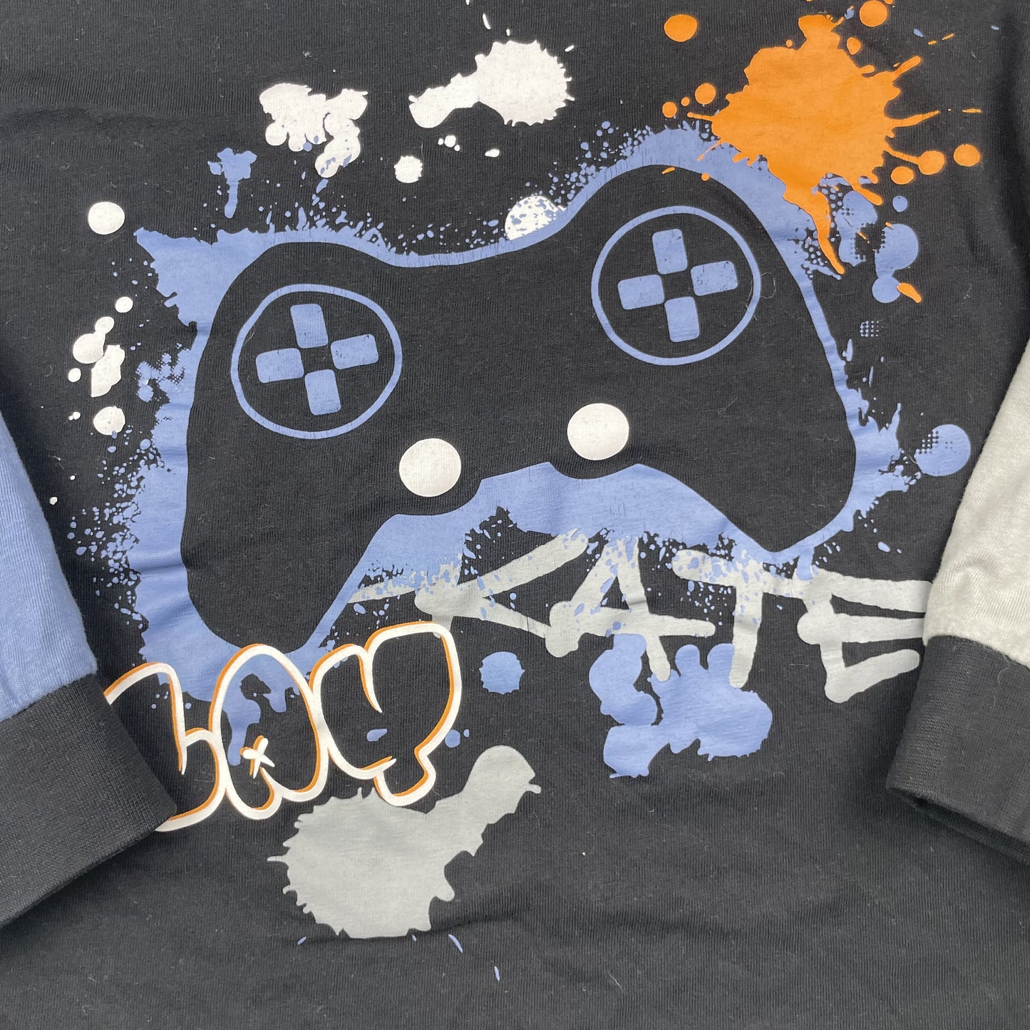 Dunkelblaues Langarmshirt mit Gamepad-Print, Größe 11 Jahre – detail