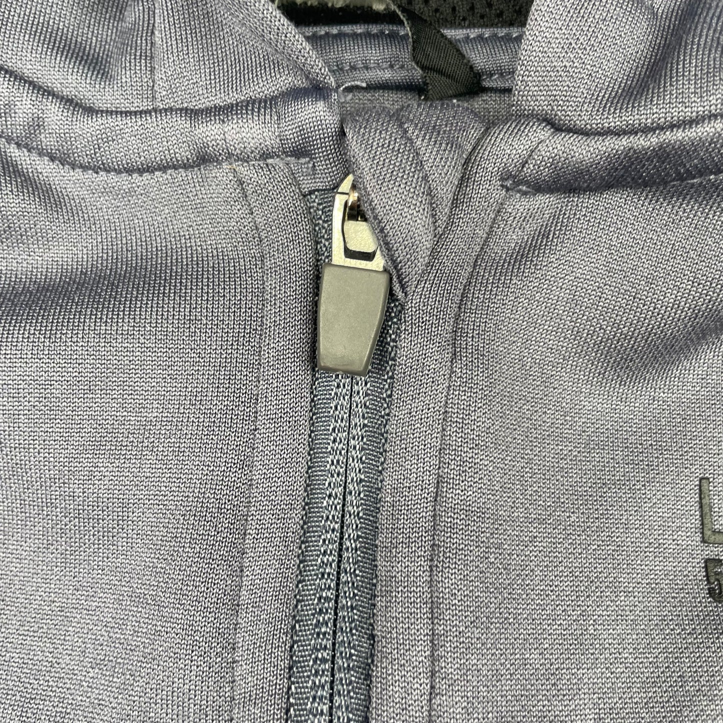 Graue Kapuzenjacke mit Tarnmuster, Größe 7–8 Jahre – zip