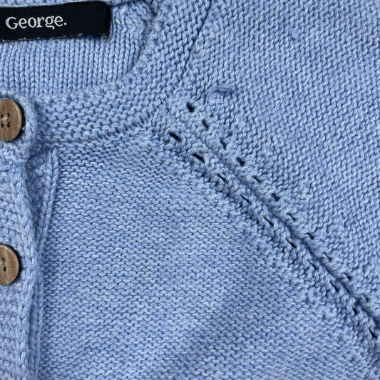 Blaue Baumwoll-Strickjacke mit Blumenmotiv auf der Vorderseite – detail