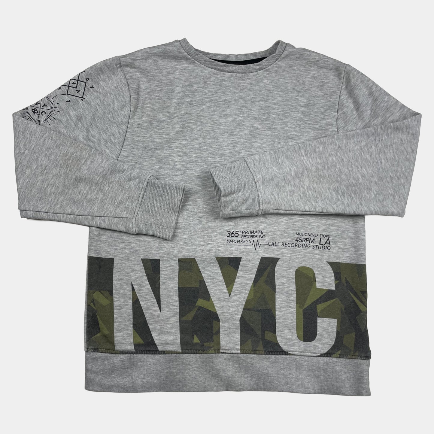 Grauer Pullover mit NYC-Schriftzug und Camouflage-Details von Next, Größe 9 Jahre – front