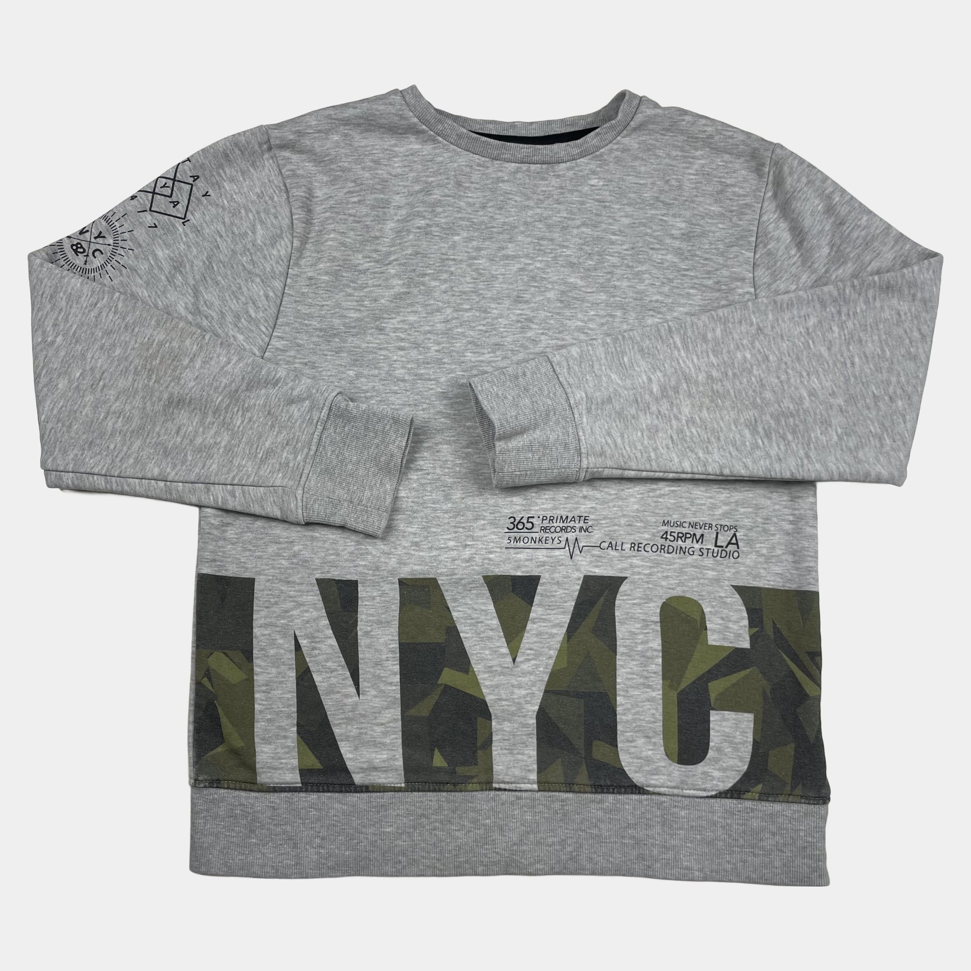 Grauer Pullover mit NYC-Schriftzug und Camouflage-Details von Next, Größe 9 Jahre – front