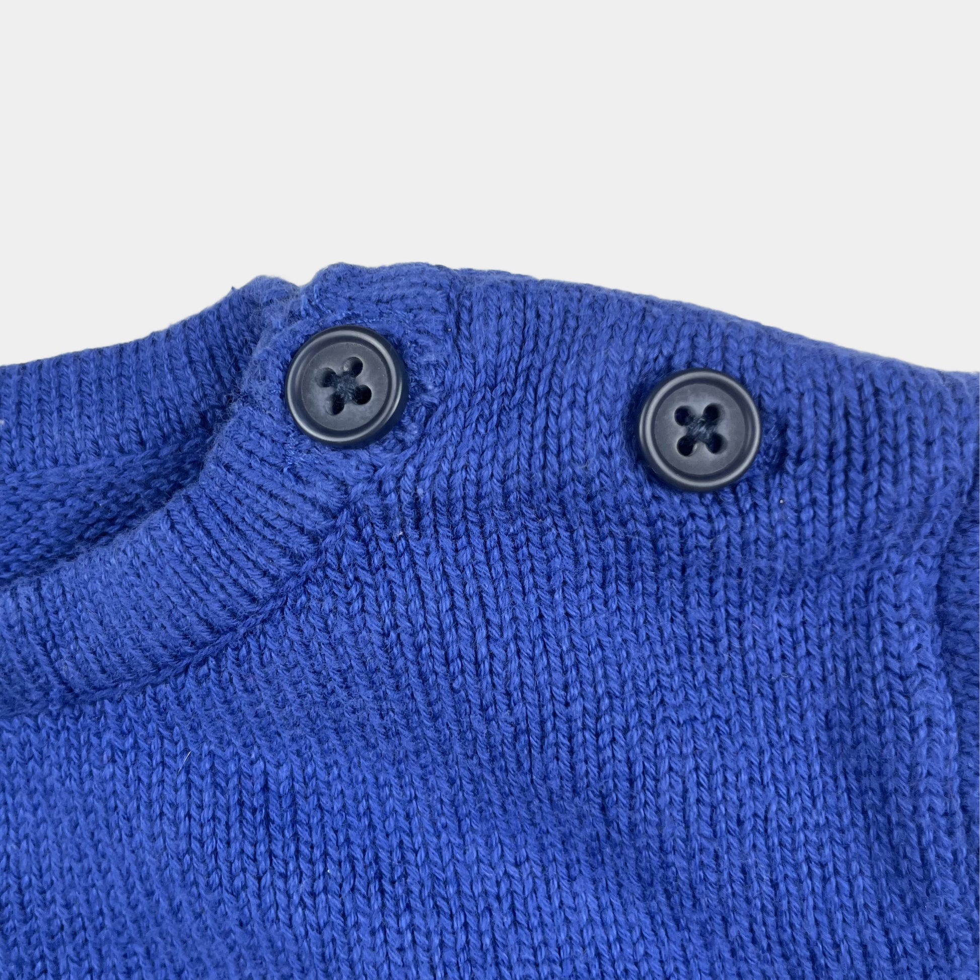 Blauer Baumwoll-Pullover mit Boot und Robbenmotiv, Größe 6-9 Monate – detail