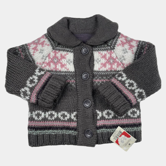 Graue Strickjacke aus Acryl mit Norwegermuster in Rosa und Weiß für 6-9 Monate alte Babys. – front