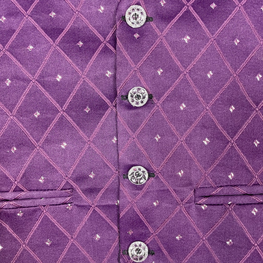 Lila Weste aus Polyester mit rhomboidem Muster und dekorativen Knöpfen – detail