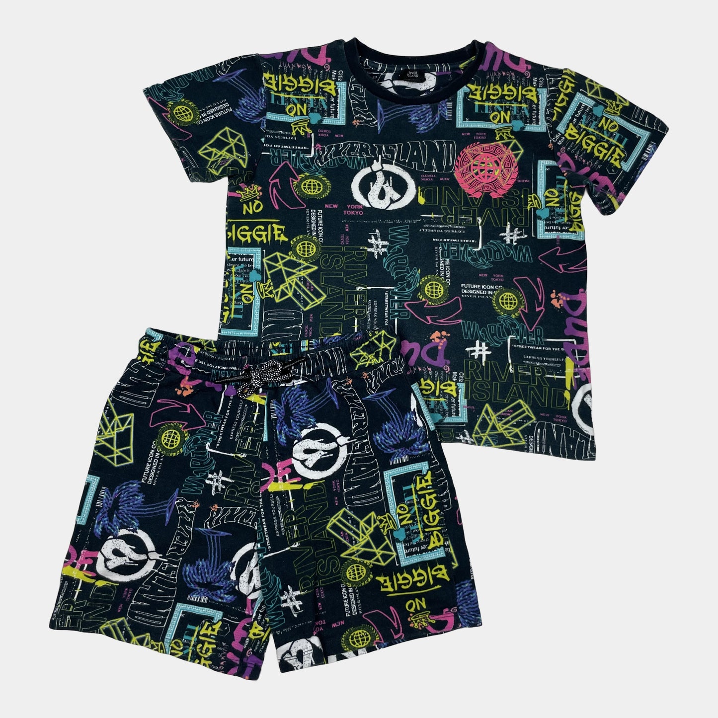 Buntes Set aus T-Shirt und Shorts mit auffälligem Grafikmuster für Kinder