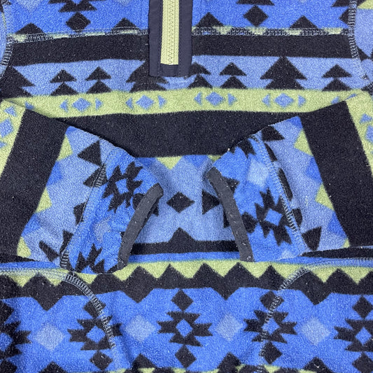 Blauer Polyester-Pullover mit geometrischem Muster und Reißverschluss am Kragen – detail