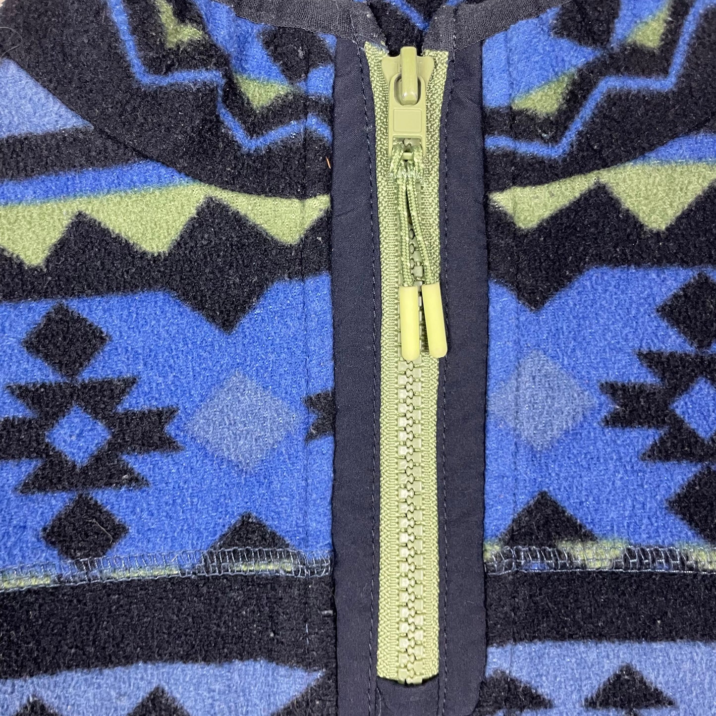 Blauer Polyester-Pullover mit geometrischem Muster und Reißverschluss am Kragen – zip