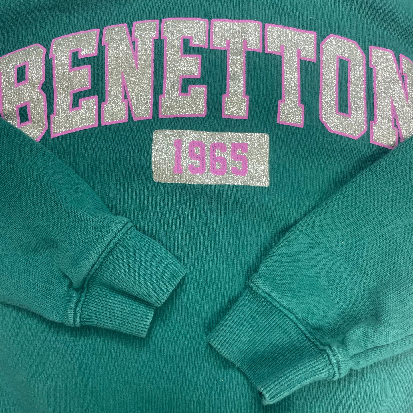 Grünes Baumwoll-Sweatshirt mit glitzerndem Schriftzug von Benetton für Kinder – detail