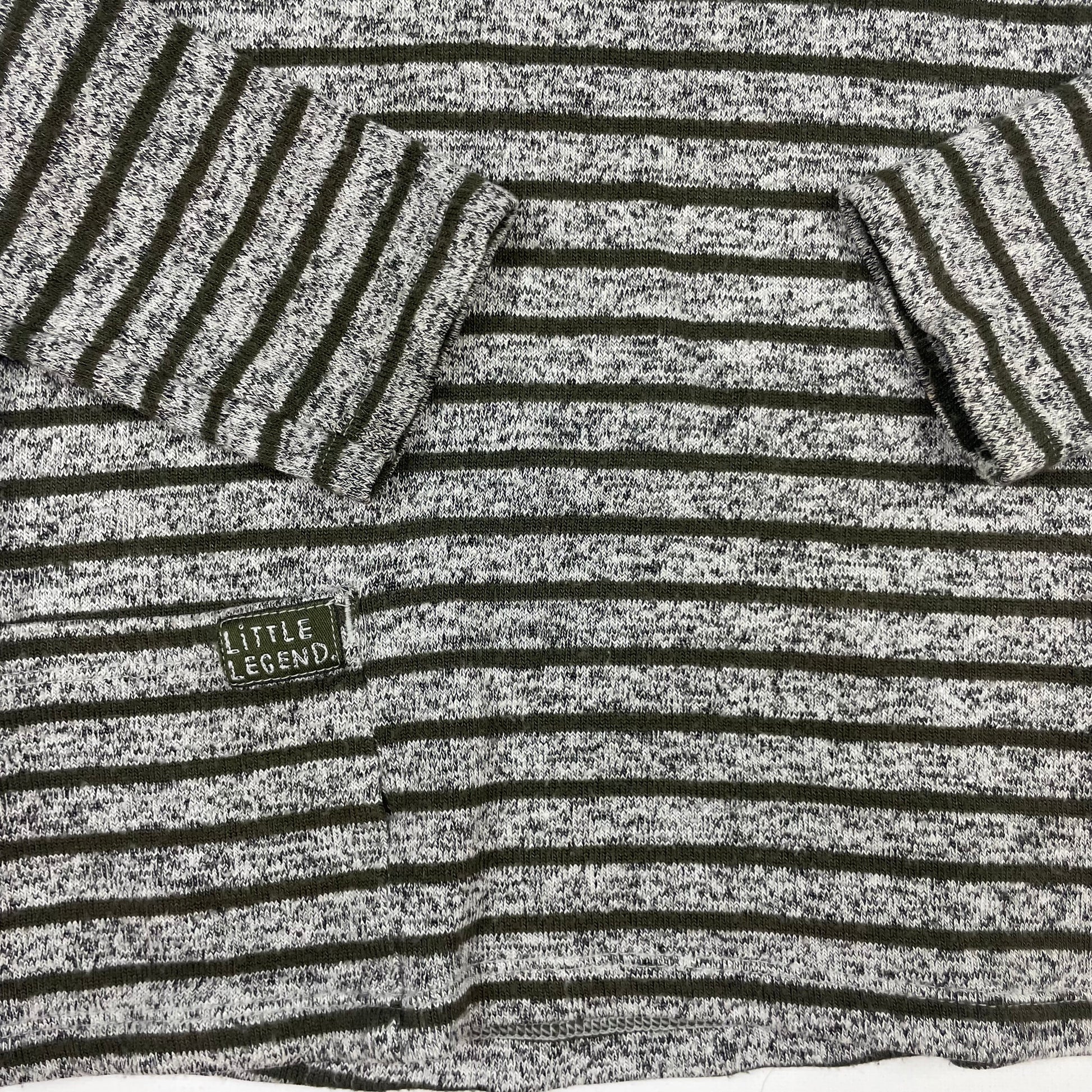 Grauer Pullover aus Viskose mit Streifenmuster – detail