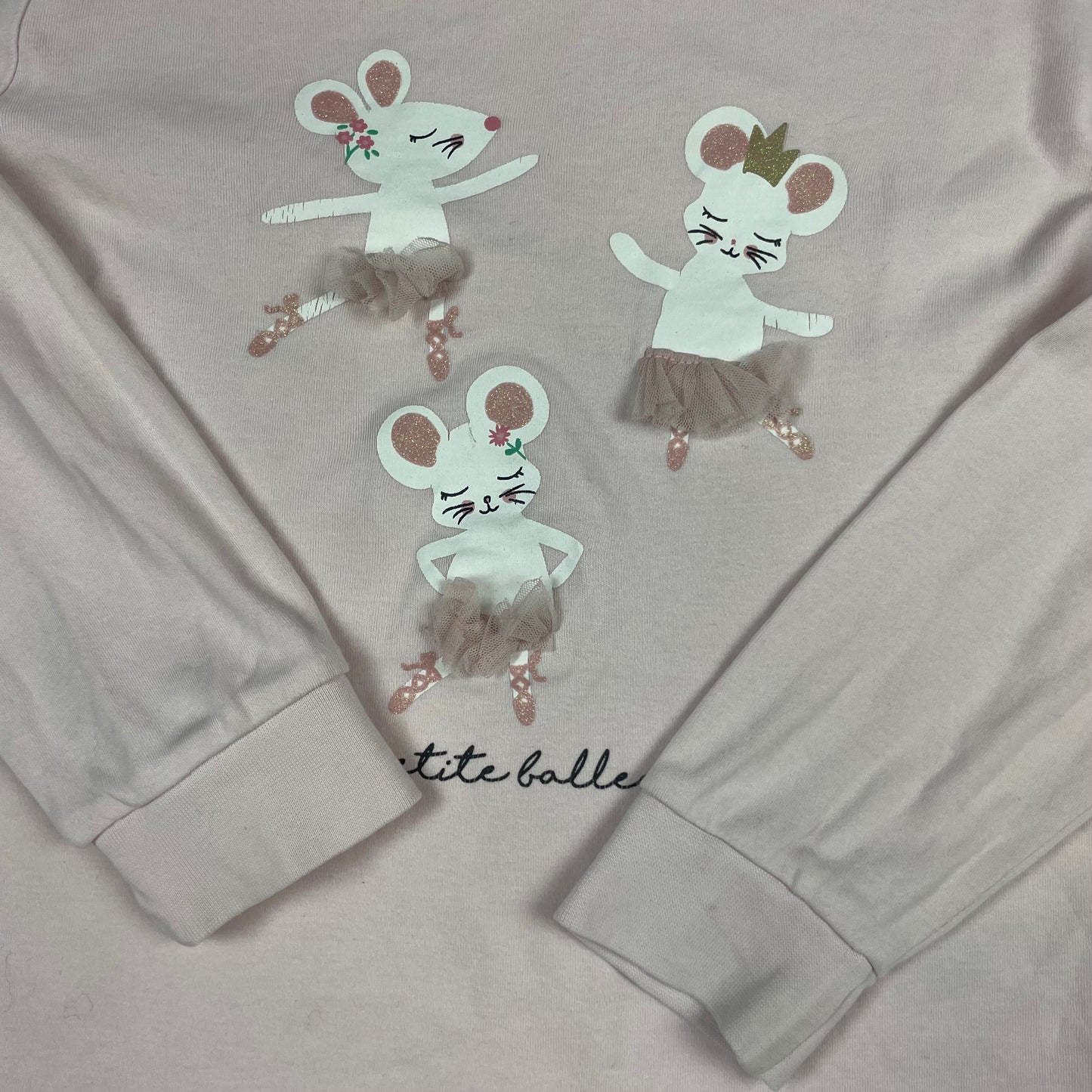 Rosa Langarmshirt aus Baumwolle mit Ballerina-Motiven – detail