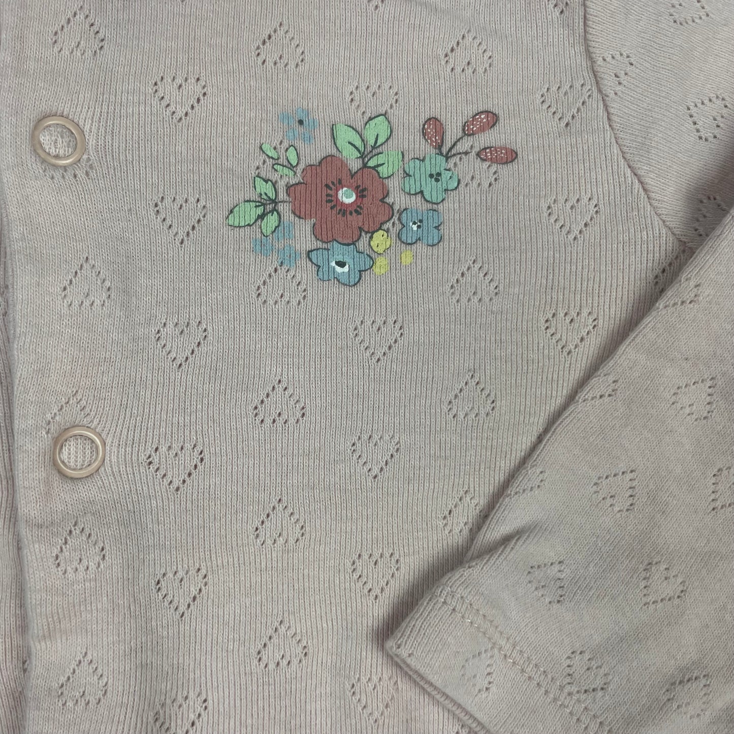 Rosa Baumwoll-Overall mit Blumenapplikation – detail