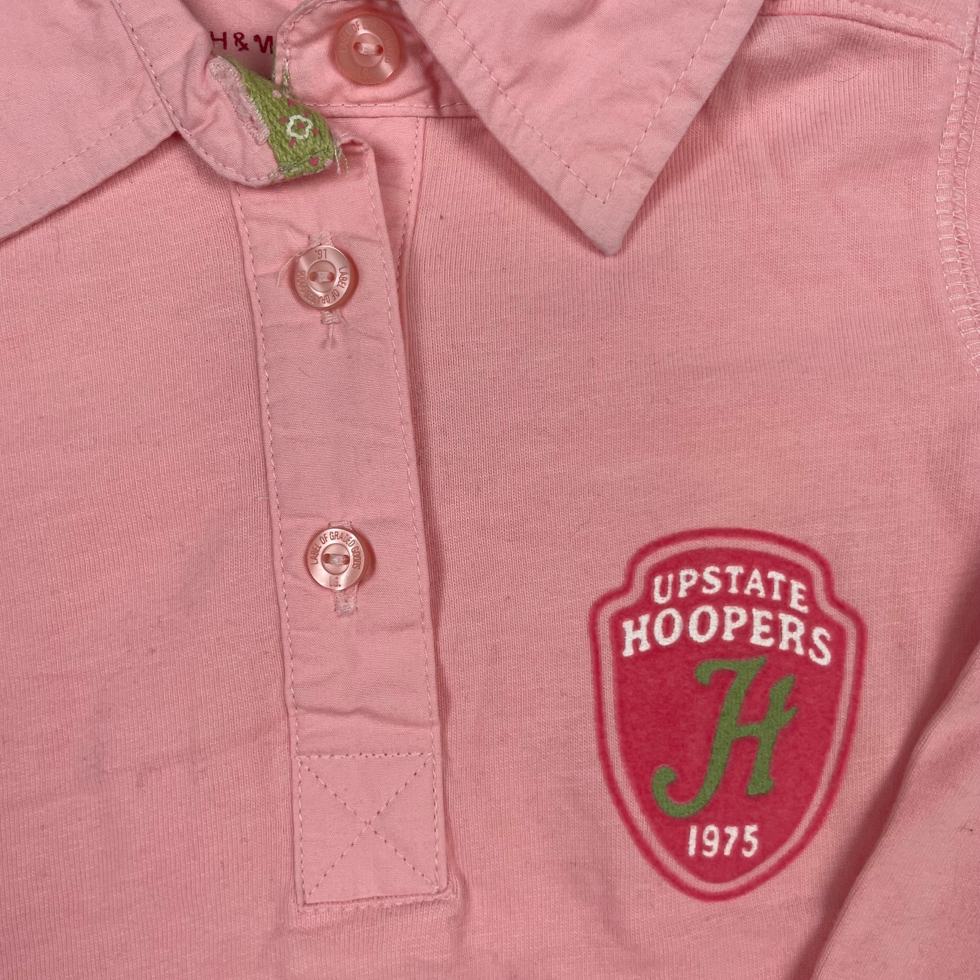 Rosa Langarm-Polo aus Baumwolle mit Logo-Aufdruck auf der Brust. – detail