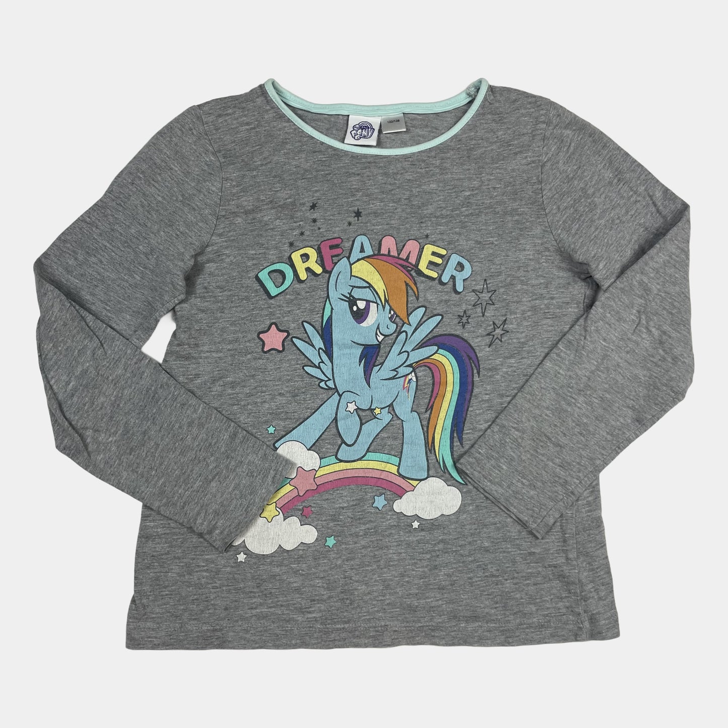 Graues Langarmshirt mit Einhorn-Motiv und dem Schriftzug „Dreamer“ auf der Vorderseite – front
