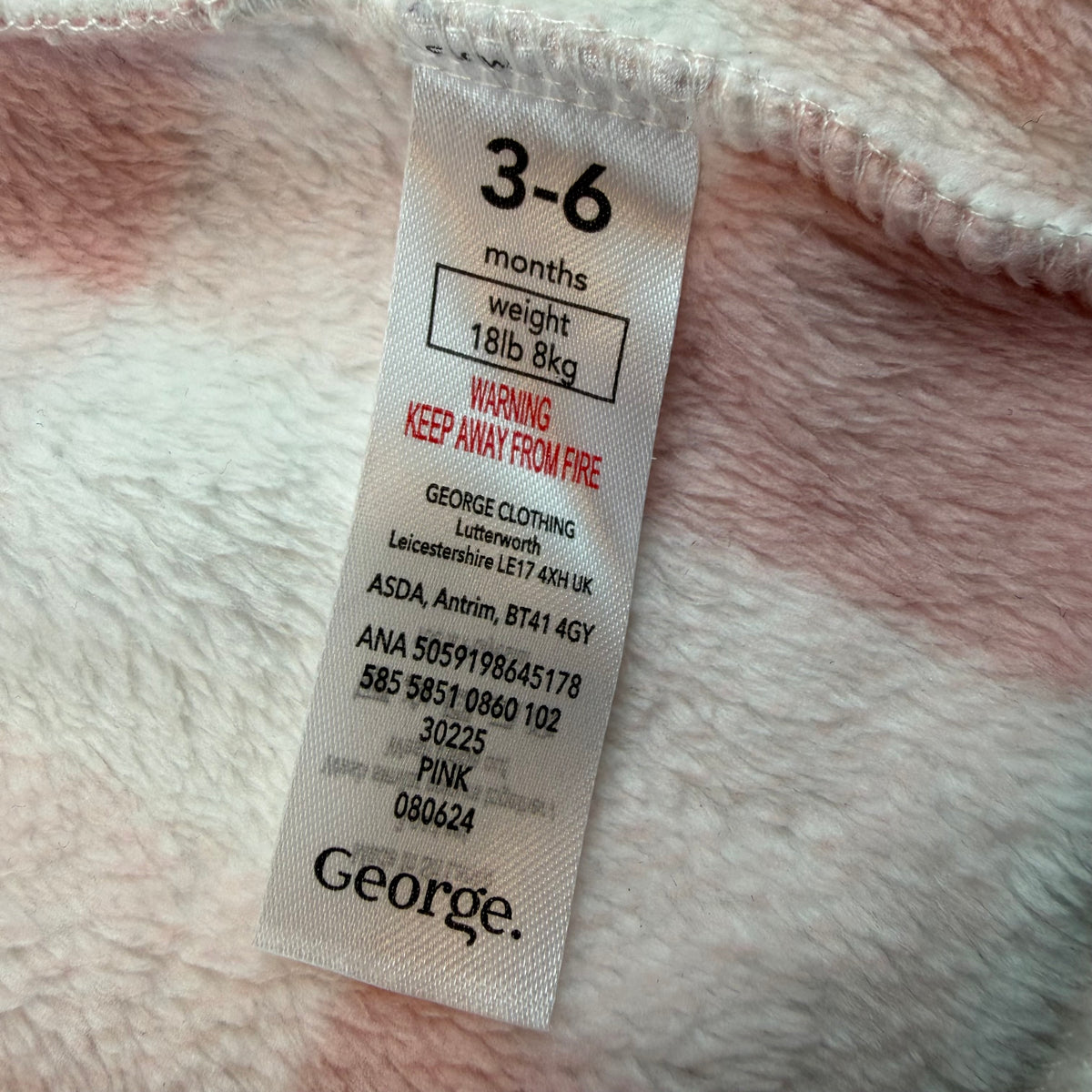 Rosa-weißer Baby-Fleece-Bademantel mit Kapuze und Bindegürtel im Karomuster – label