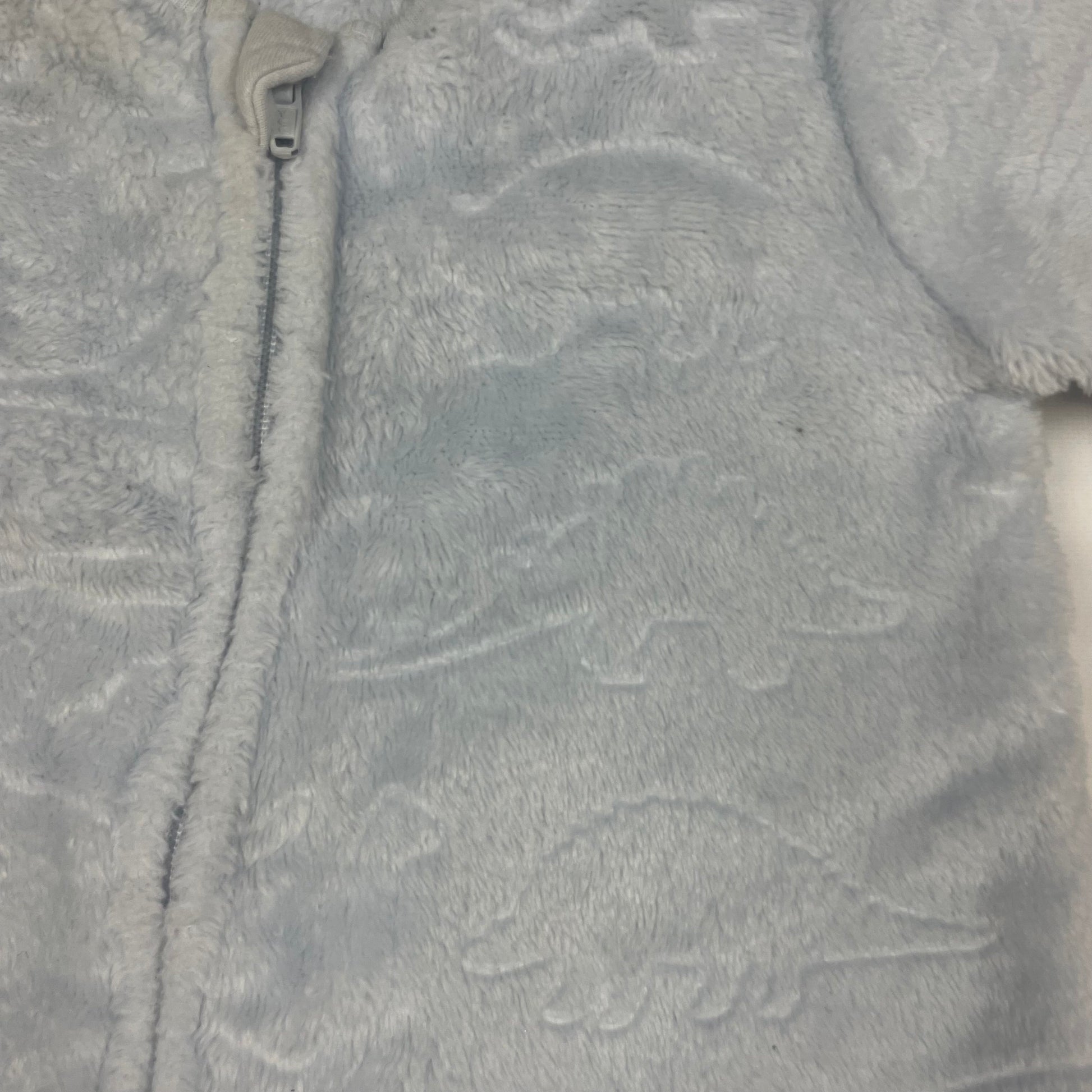 Blauer Fleece-Overall mit Dinosaurier-Motiv – detail