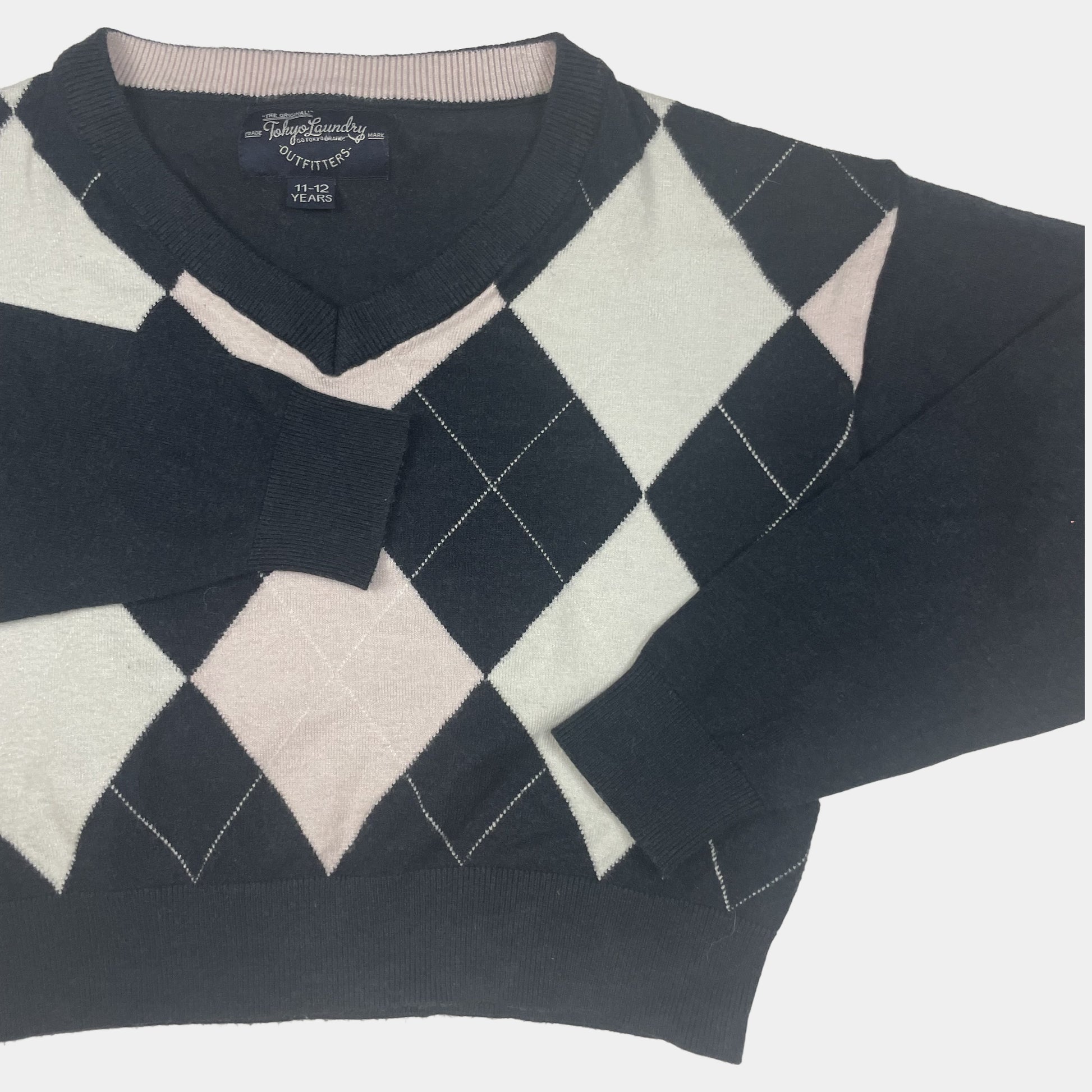 Schwarzer Pullover mit Argyle-Muster in Weiß und Rosa, Größe 11-12 Jahre. – detail