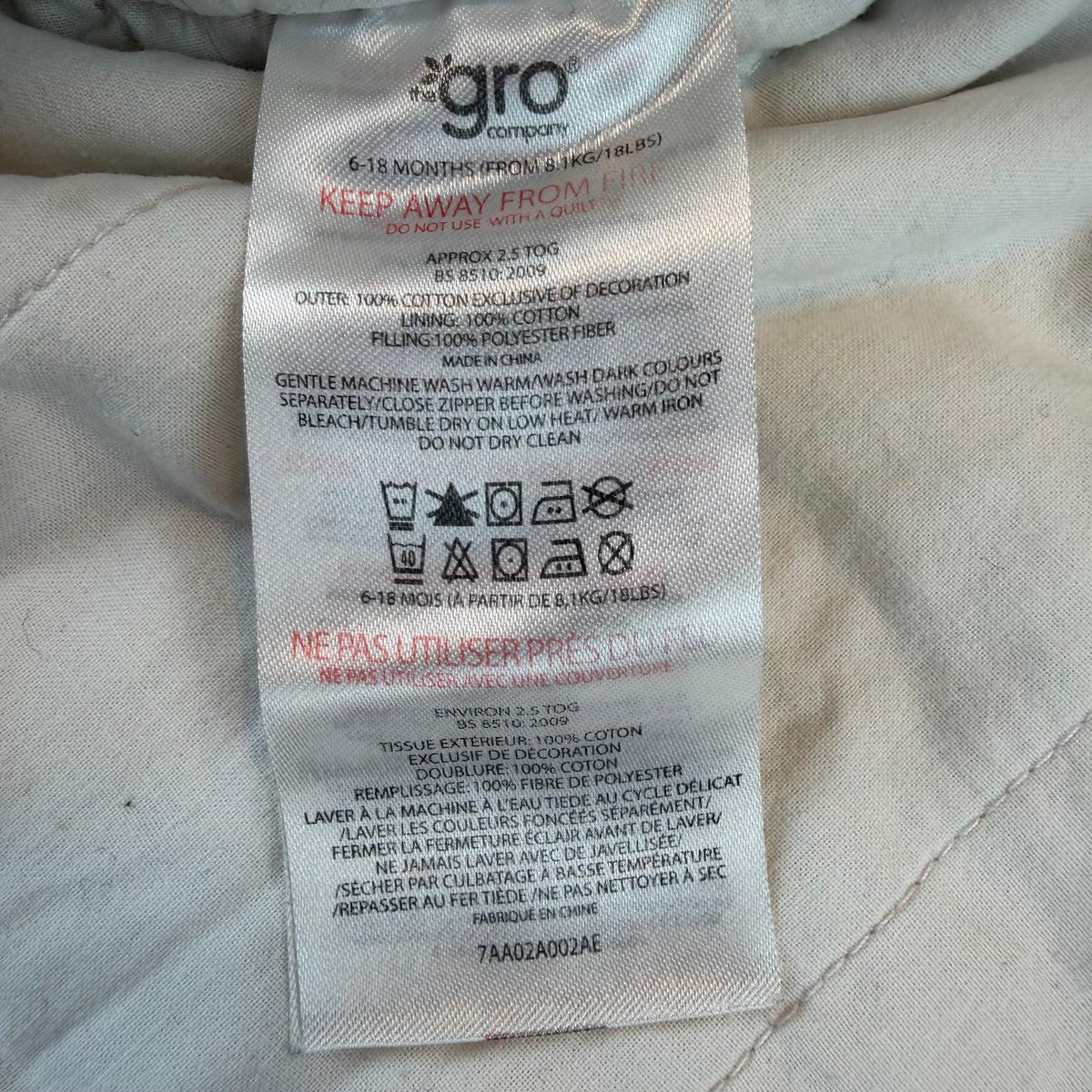 Weißer Babyschlafsack mit rosa Blümchenmuster und Stickdetail, Gro, Größe 6–18 Monate – tag