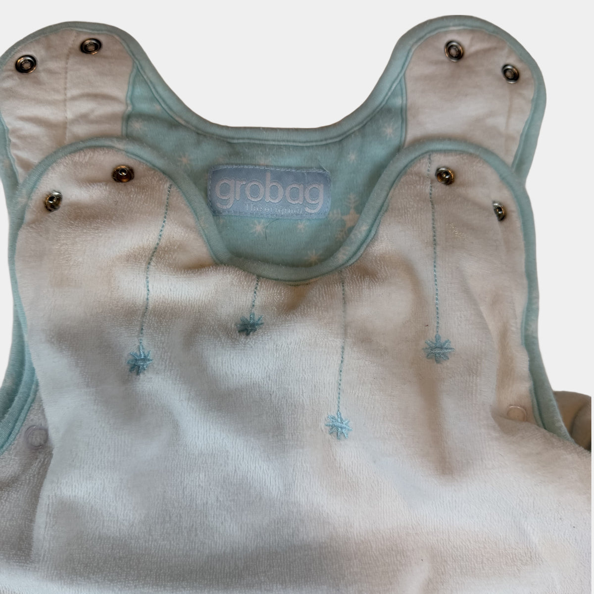 Weißer Baby-Schlafsack mit türkisfarbenem Pinguin-Motiv und Reißverschluss – fabric
