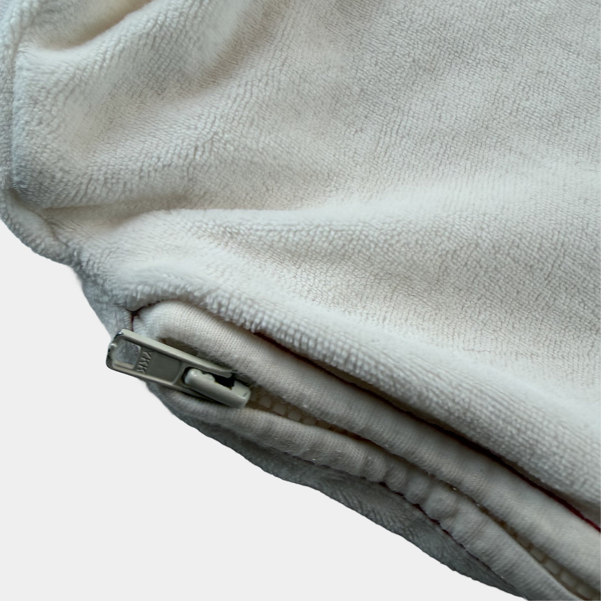 Cremeweißer Babyschlafsack mit Bär- und Igel-Stickerei – zip