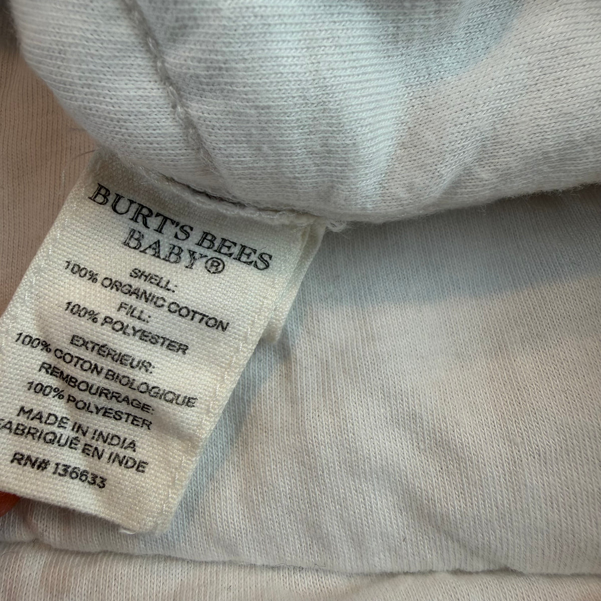 Weißer wattierter Babyschlafsack mit rosa Blümchenmuster und Frontreißverschluss – label