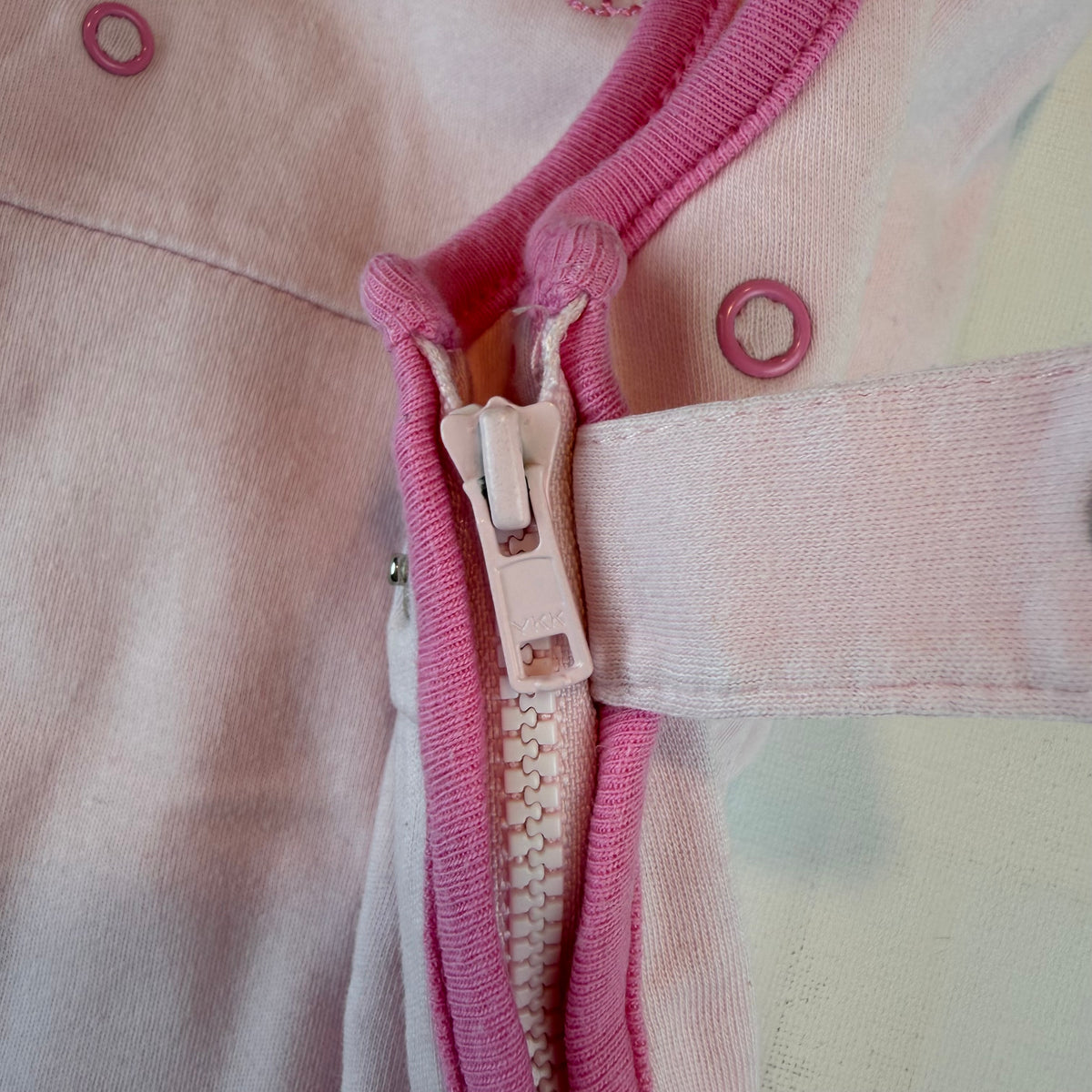 Rosa Baby-Schlafsack aus Baumwolle mit Käfer-Motiv und Druckknöpfen – zip