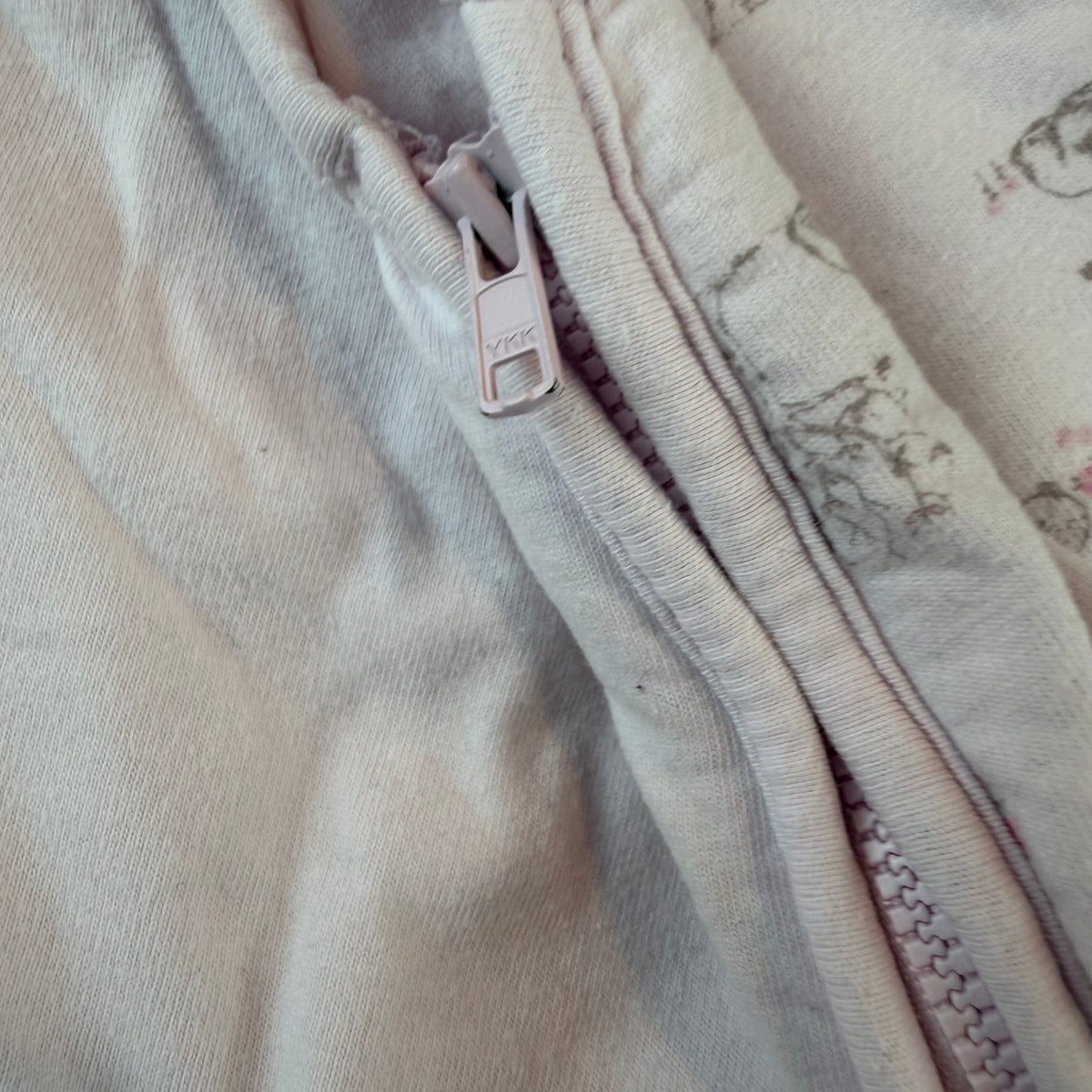 Rosa Baby-Schlafsack mit Tiermotiv und Allover-Print, seitlicher Reißverschluss – zip