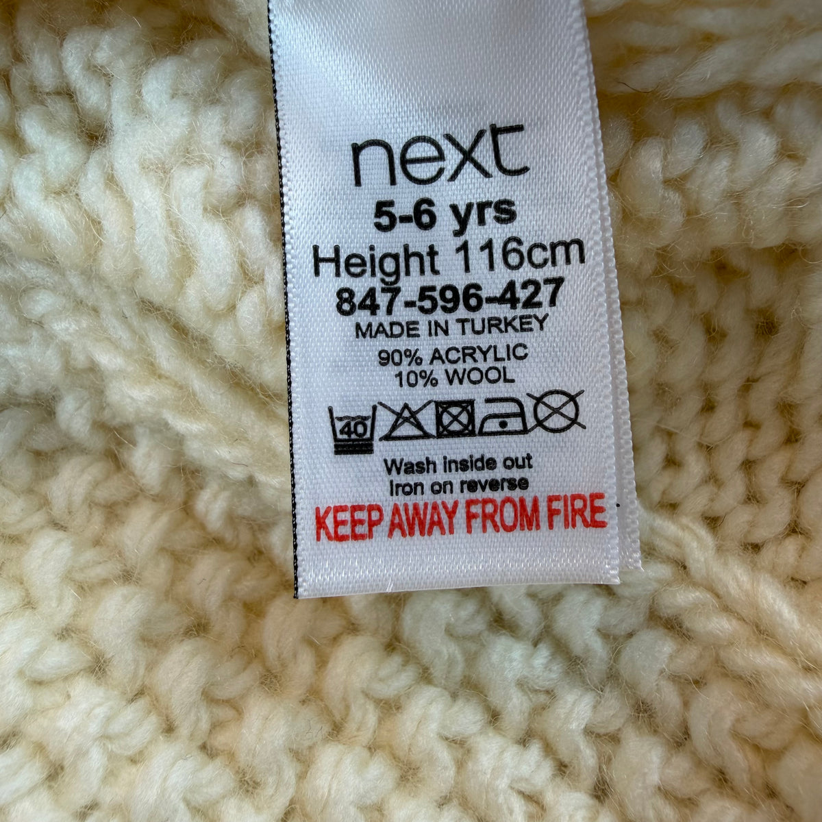 Cremeweißer Strickponcho mit Zopfmuster und Rollkragen für Kinder – label