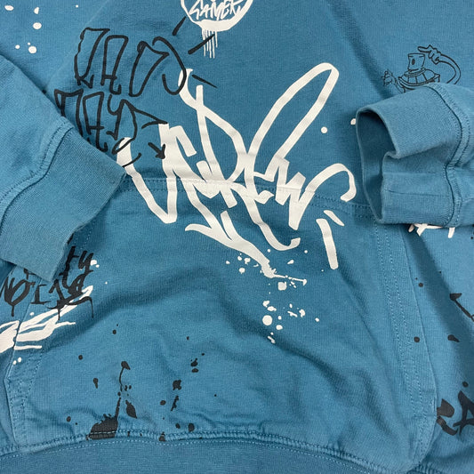 Blauer Kapuzenpullover mit Graffiti-Print für Kinder, Größe 8-10 Jahre. – detail