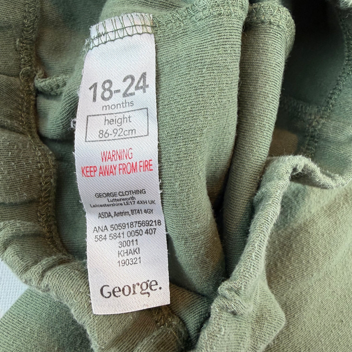 Khakifarbene Kinder-Jogginghose mit elastischem Bund und Bündchen – label
