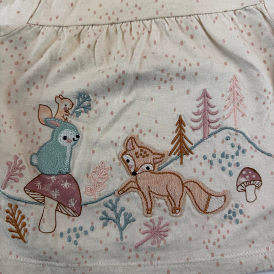 Cremefarbenes Baby-Langarmshirt mit Waldtier-Motiv und Tupfen, Druckknöpfe an der Schulter – fabric