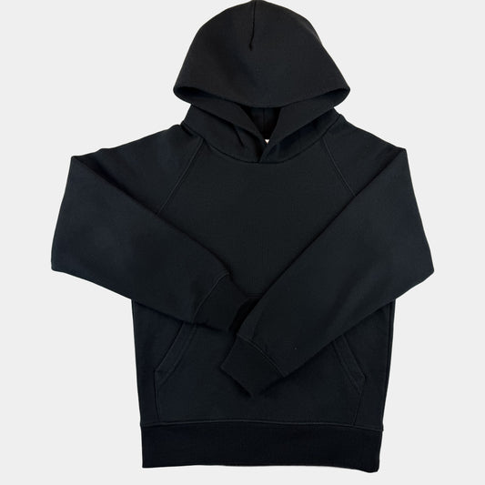 Schwarzer Kinder-Hoodie mit Kapuze und Kängurutasche – front