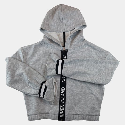 Grauer Kinder-Kapuzenpullover mit Reißverschluss und River-Island-Schriftband – front