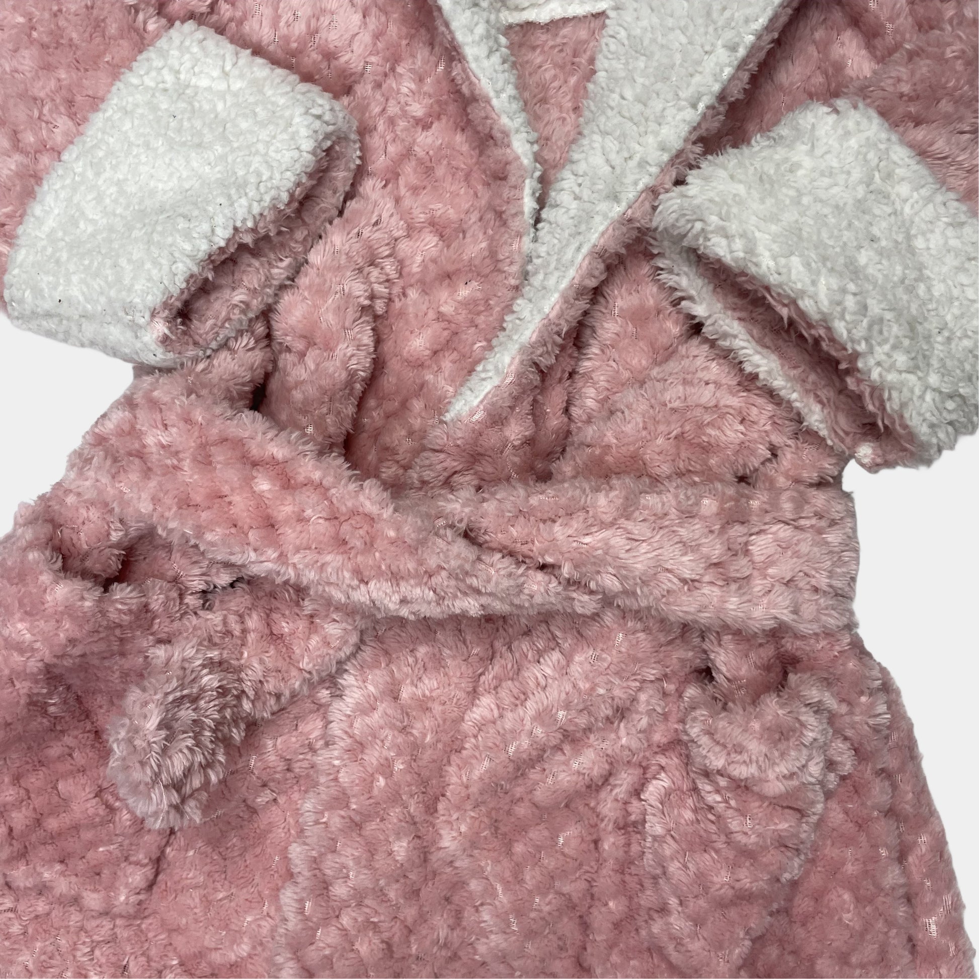 Kuscheliger pinkfarbener Bademantel mit Ohren und Gesichtsstickerei – inside