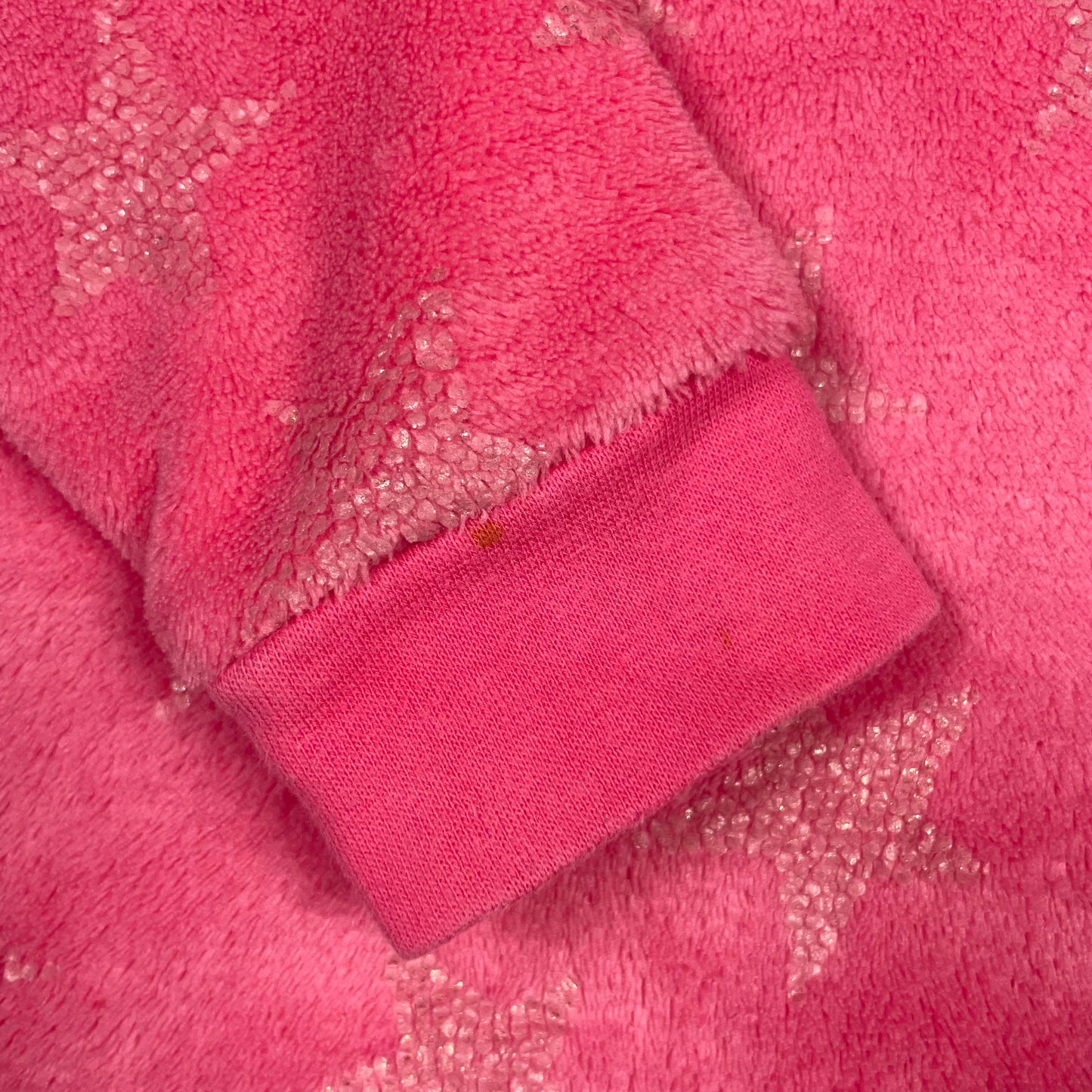 Kuscheliger pinker Fleece-Pullover in Größe 10–11 Jahre. – detail