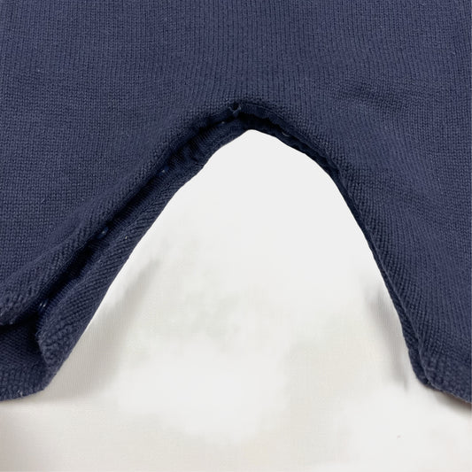 Marineblauer Overall für Babys mit weißem Stern auf der Vorderseite – detail