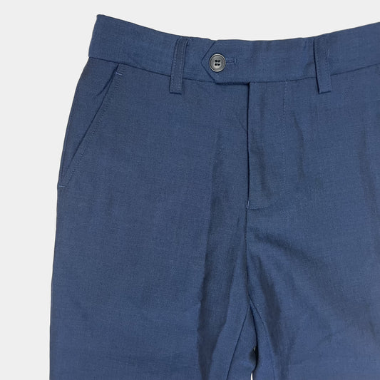 Blaue Hose aus Polyester-Woll-Mischung mit geradem Schnitt und Grtelschlaufen. – detail