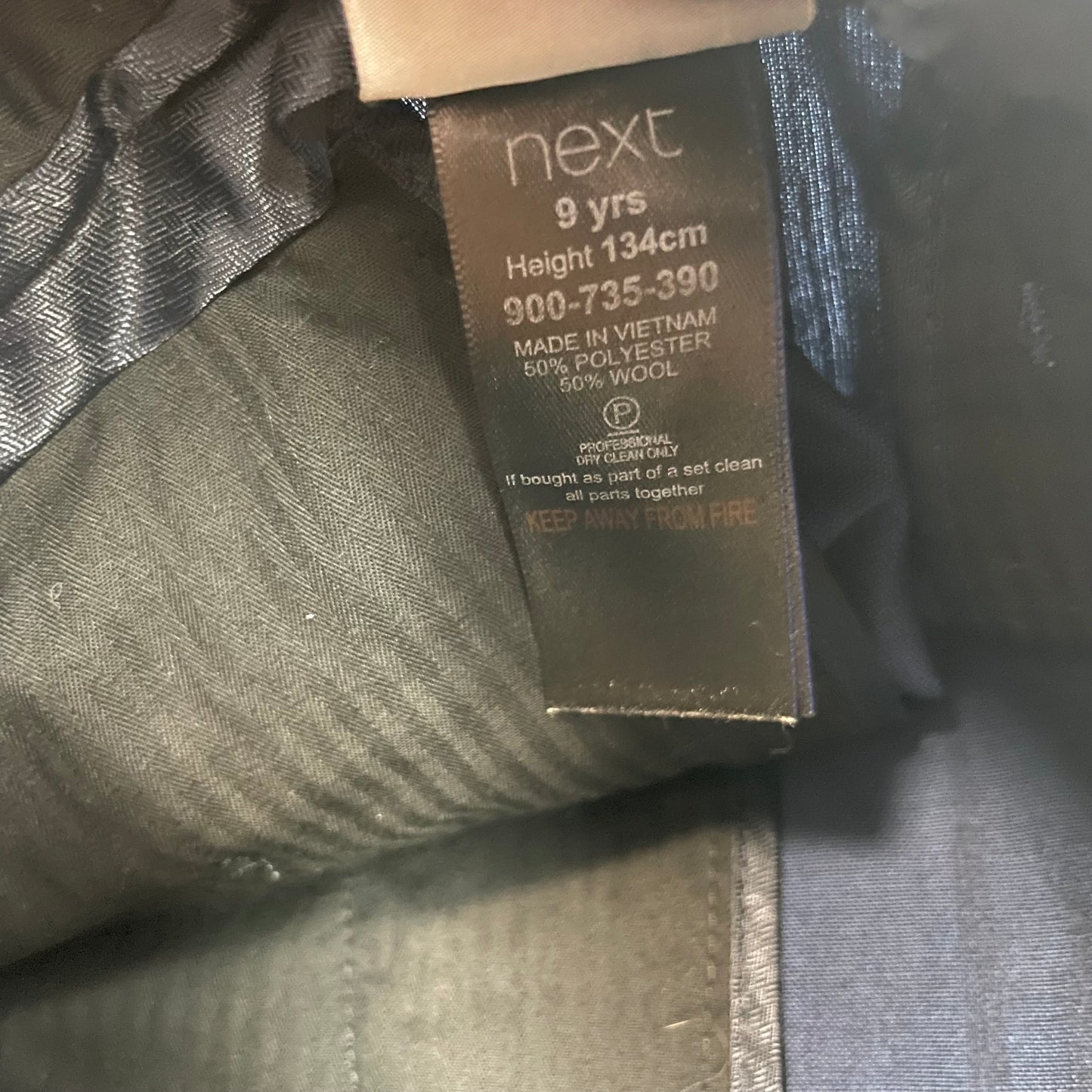 Blaue Hose aus Polyester-Woll-Mischung mit geradem Schnitt und Grtelschlaufen. – label