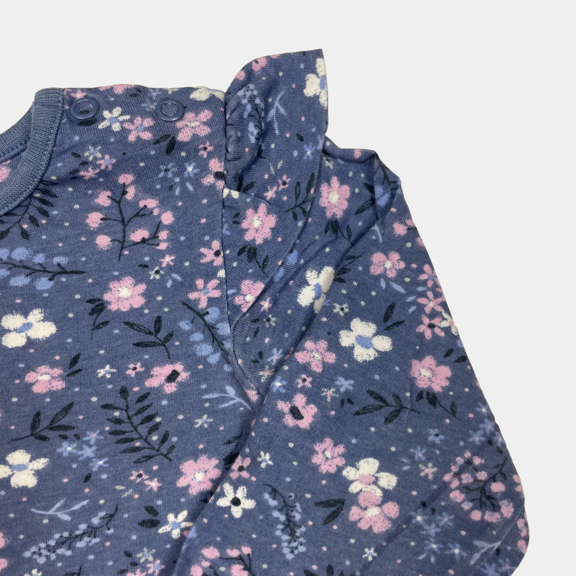 Blaues Langarmshirt mit buntem Blumenmuster für Babys