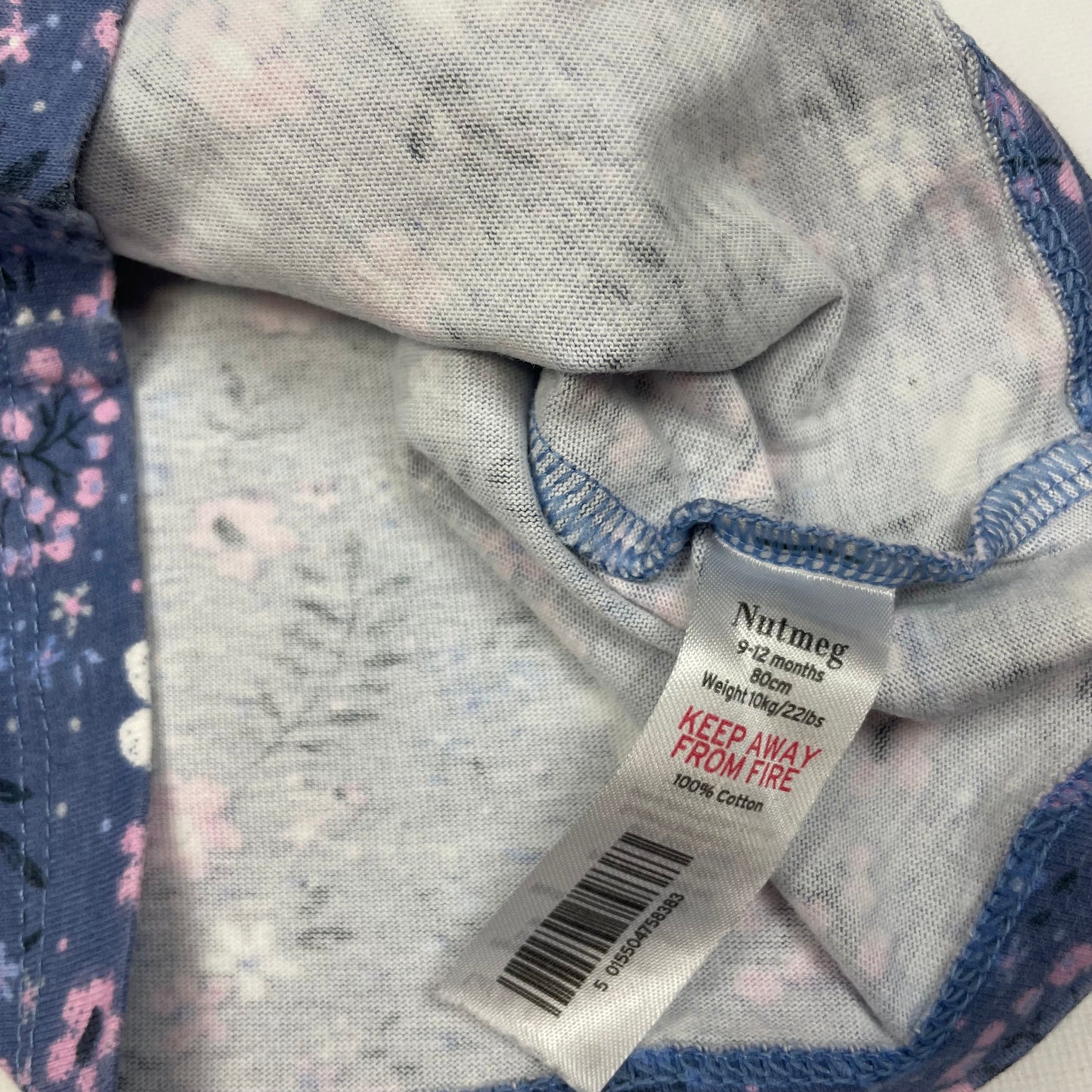 Blaues Langarmshirt mit buntem Blumenmuster für Babys – label