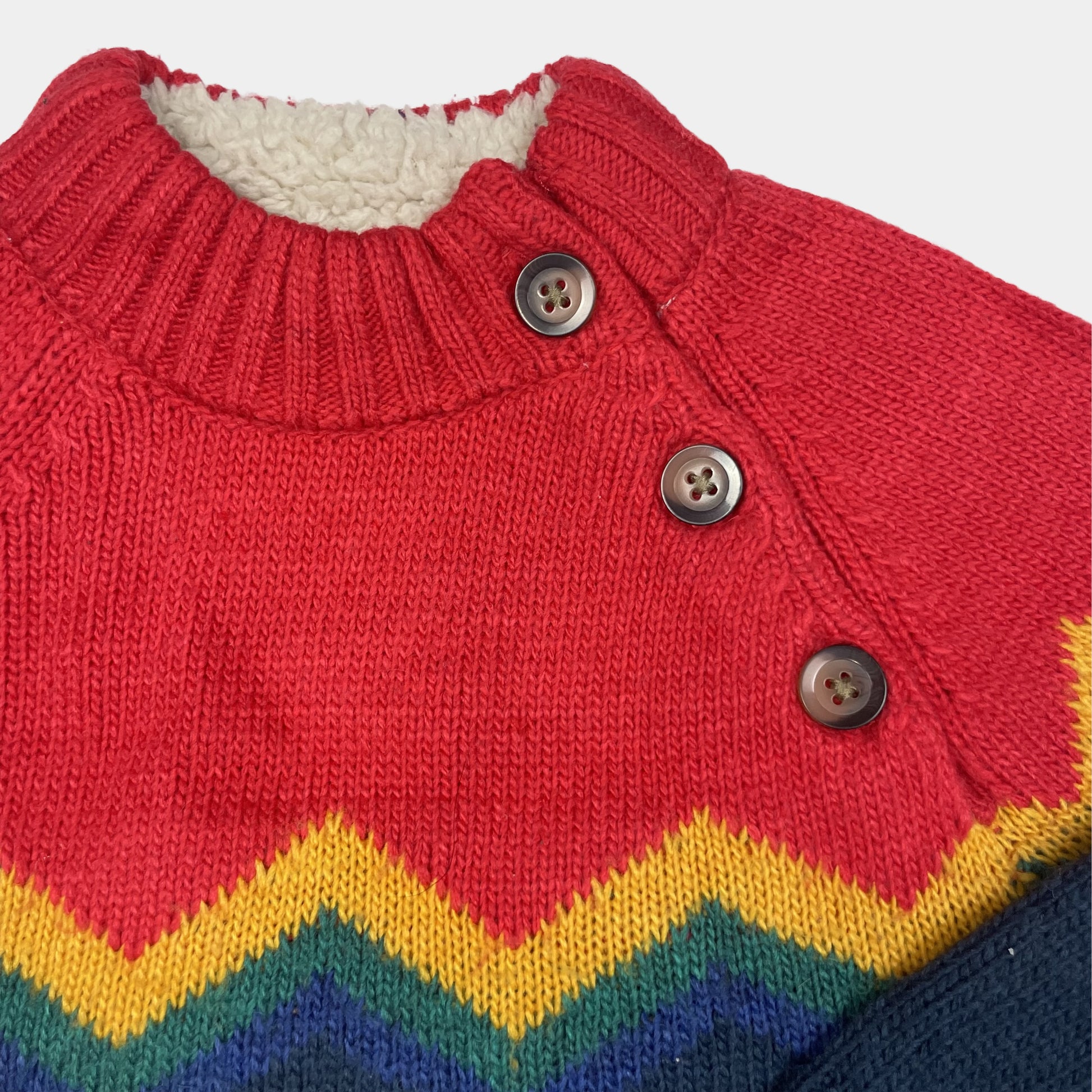 Bunter Strickpullover mit Knopfleiste für 3–4 Jahre alte Kinder, Zickzack-Muster – close‑up