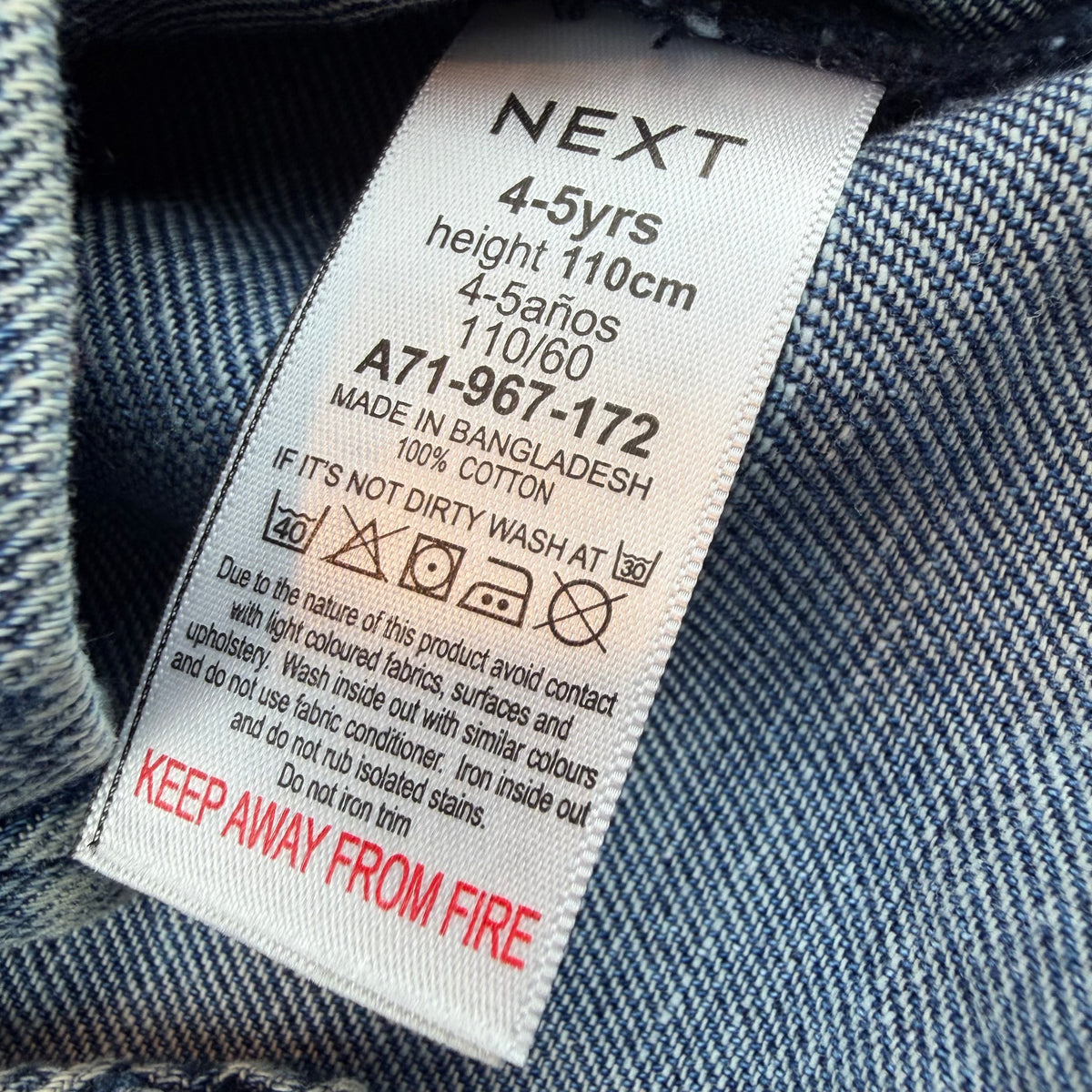Blaue Denimjacke für Kinder mit Knöpfen und aufgesetzten Taschen – label