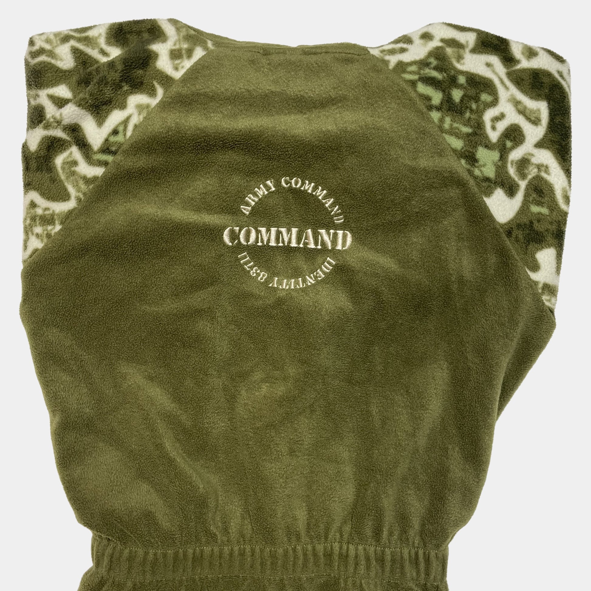 Grüner Bademantel mit Armee-Muster und Kapuze in Größe 12–13 Jahre. – back