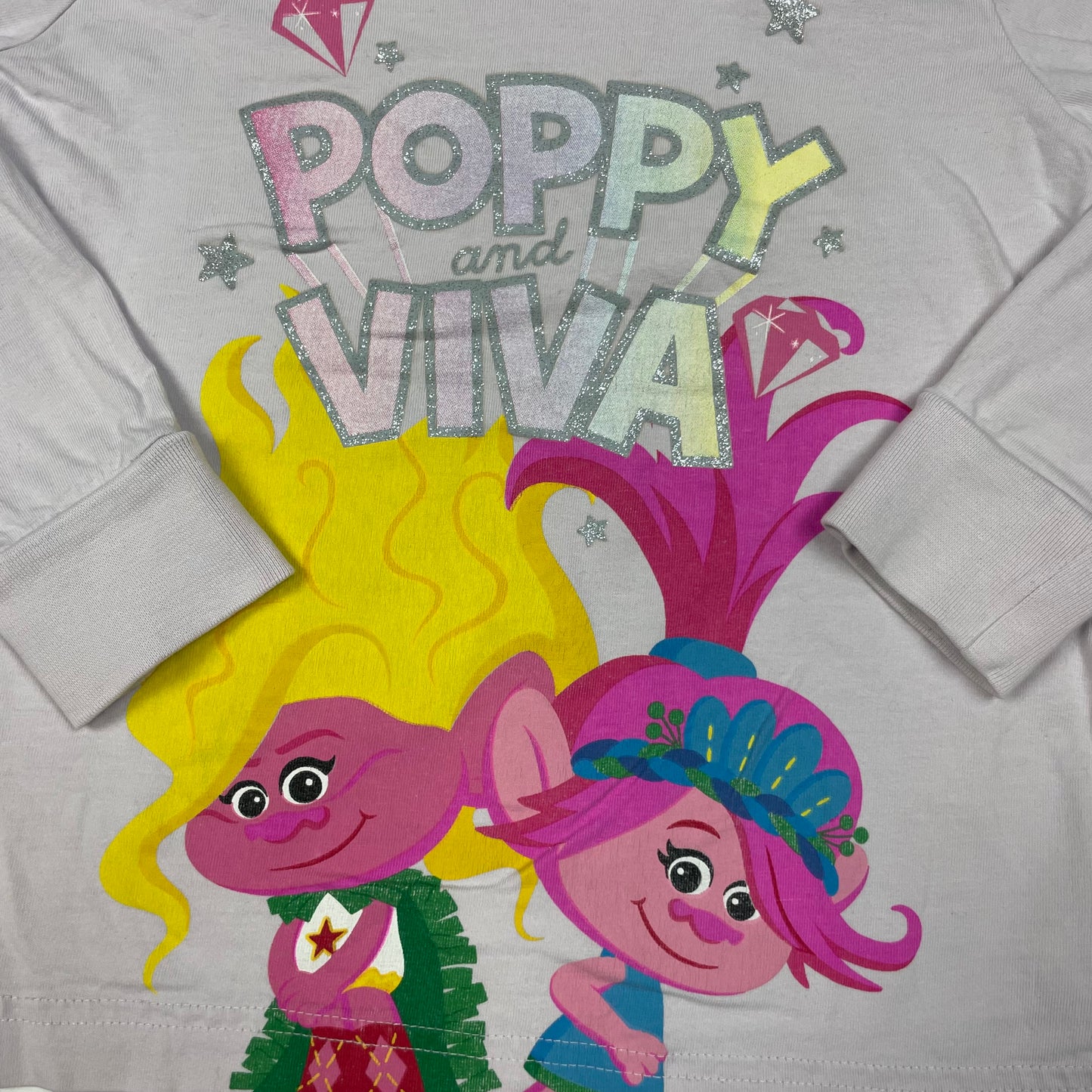 Lila Langarmshirt mit Poppy und Viva Motiv von DreamWorks – detail