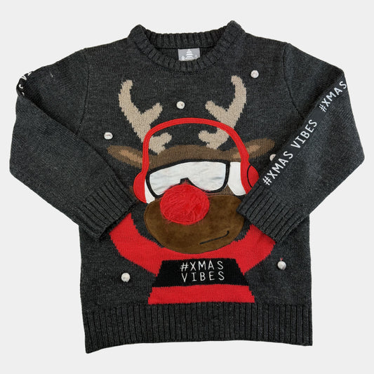 Grau melierter Kinder-Strickpullover mit Rentier-Motiv, roter 3D-Nase und Schriftzug #XMAS VIBES – front