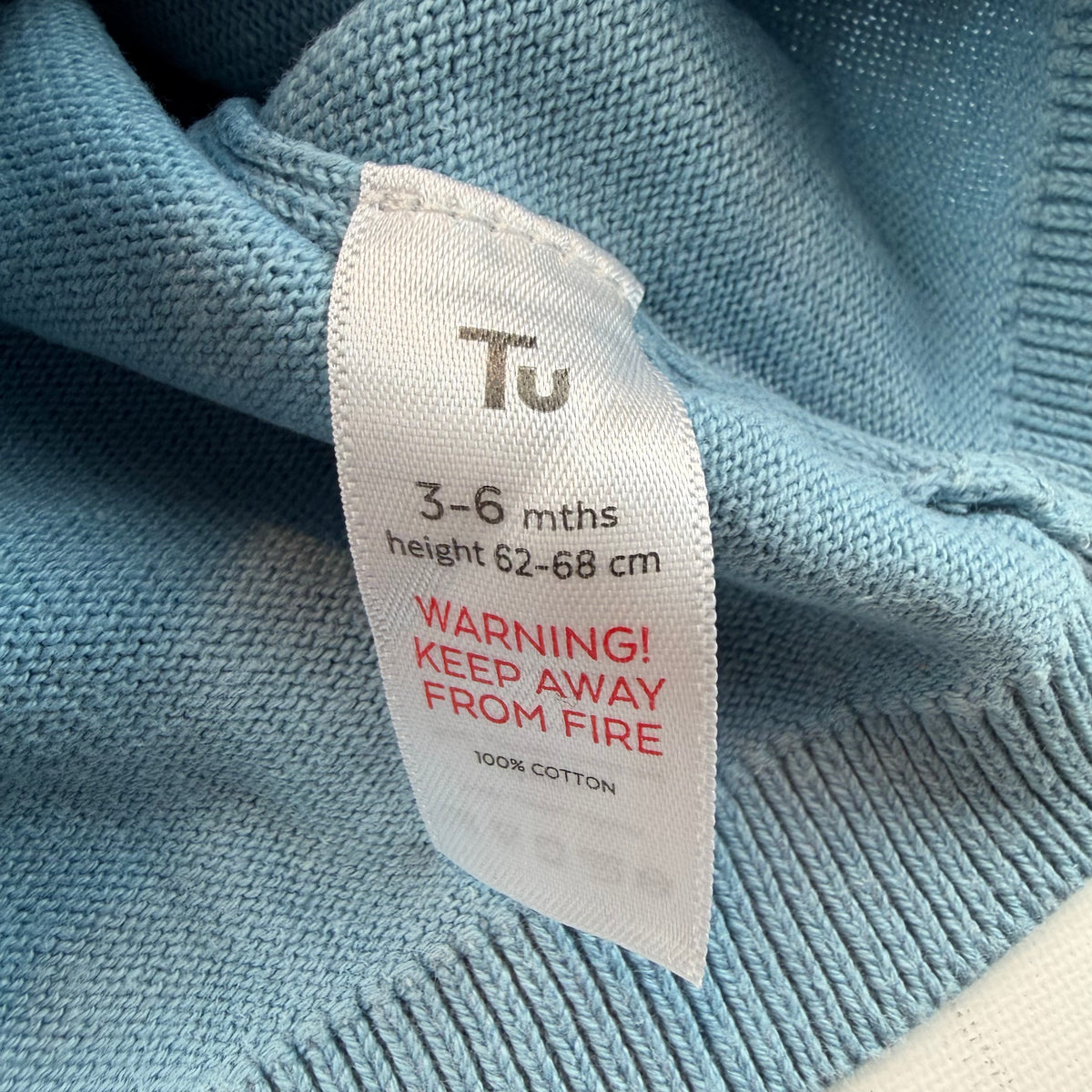 Blauer Baby-Strickpullover mit Bärenmotiv und Knöpfen an der Schulter – label